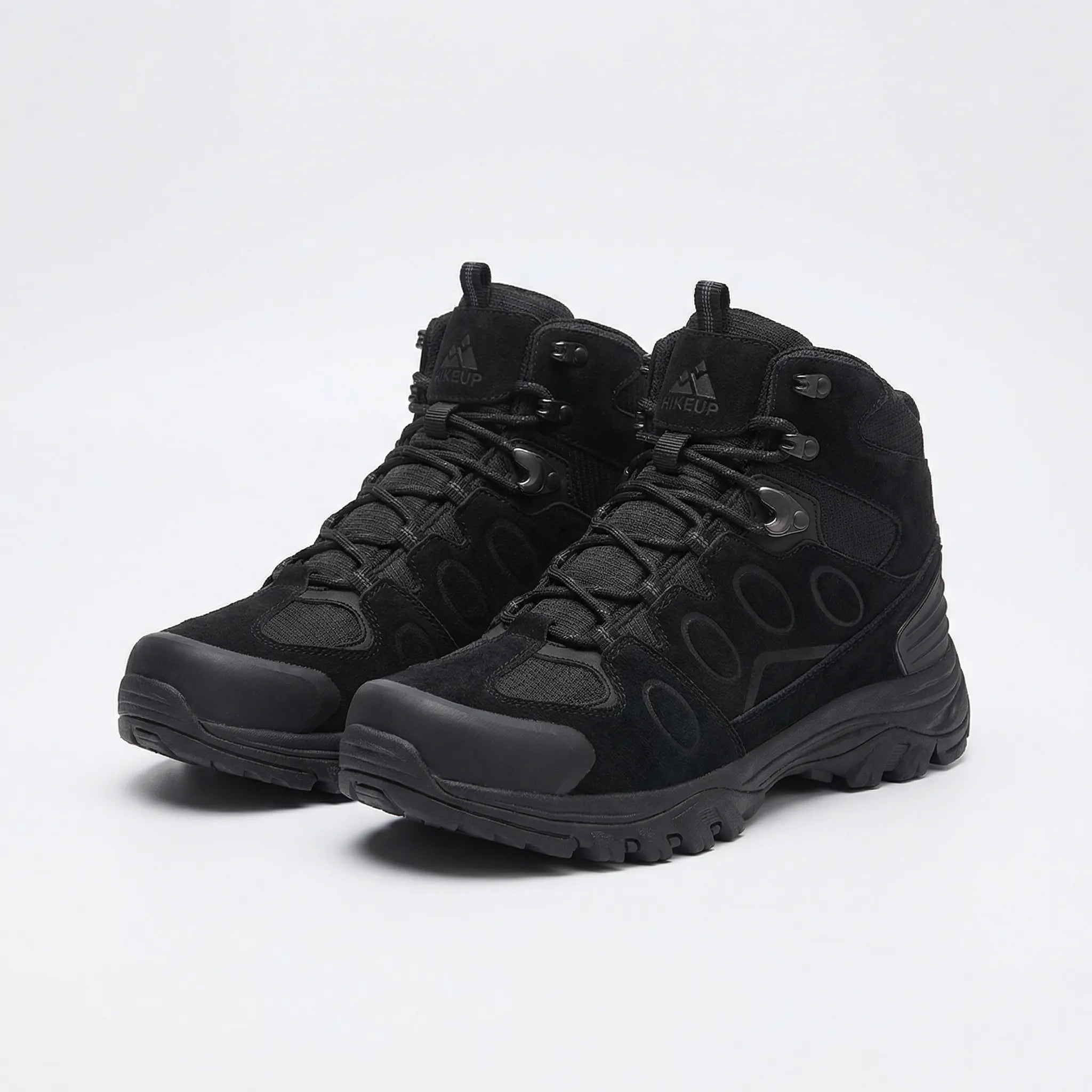 Men's high hiking boot with laced closure and deep tread sole