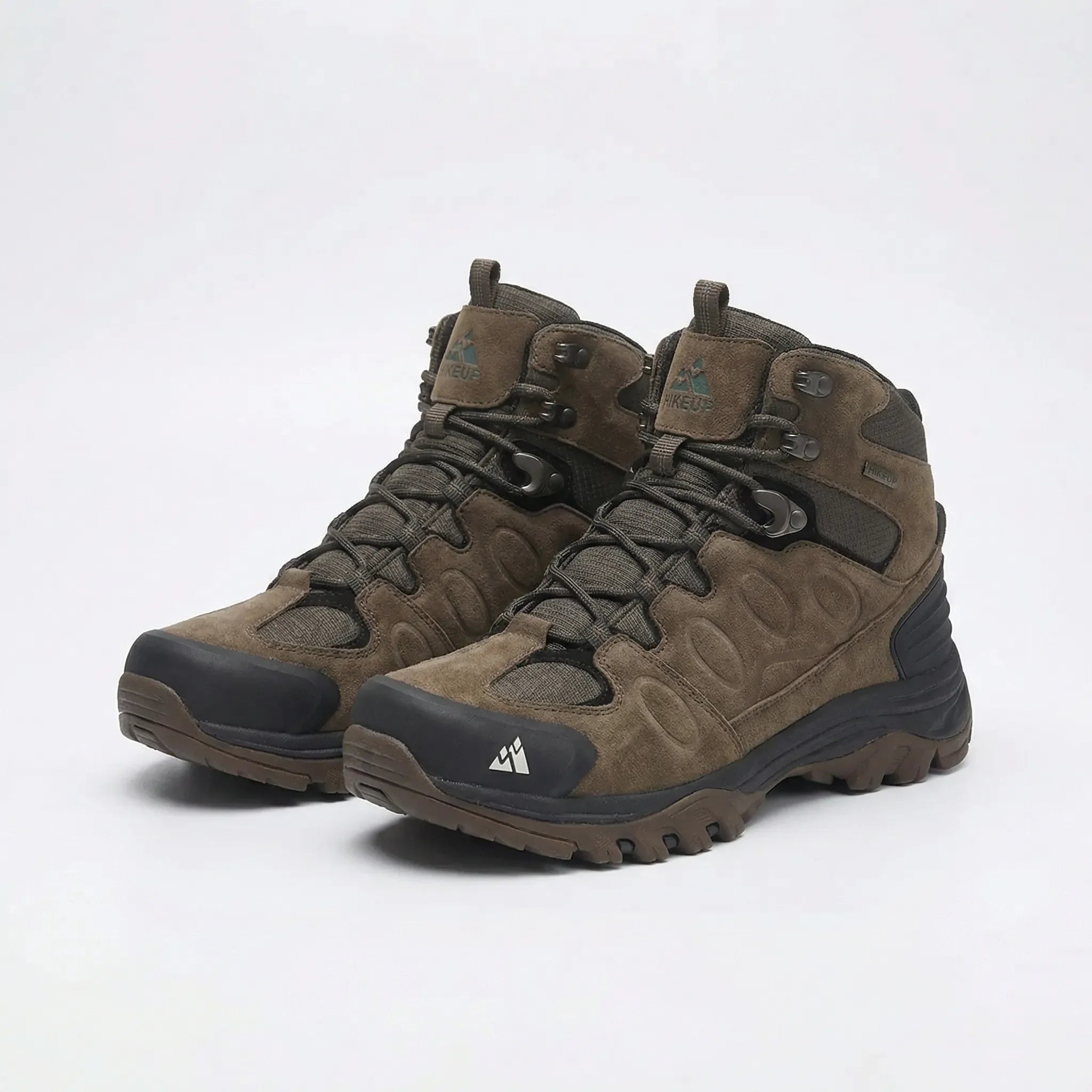 Men's high hiking boot with laced closure and deep tread sole