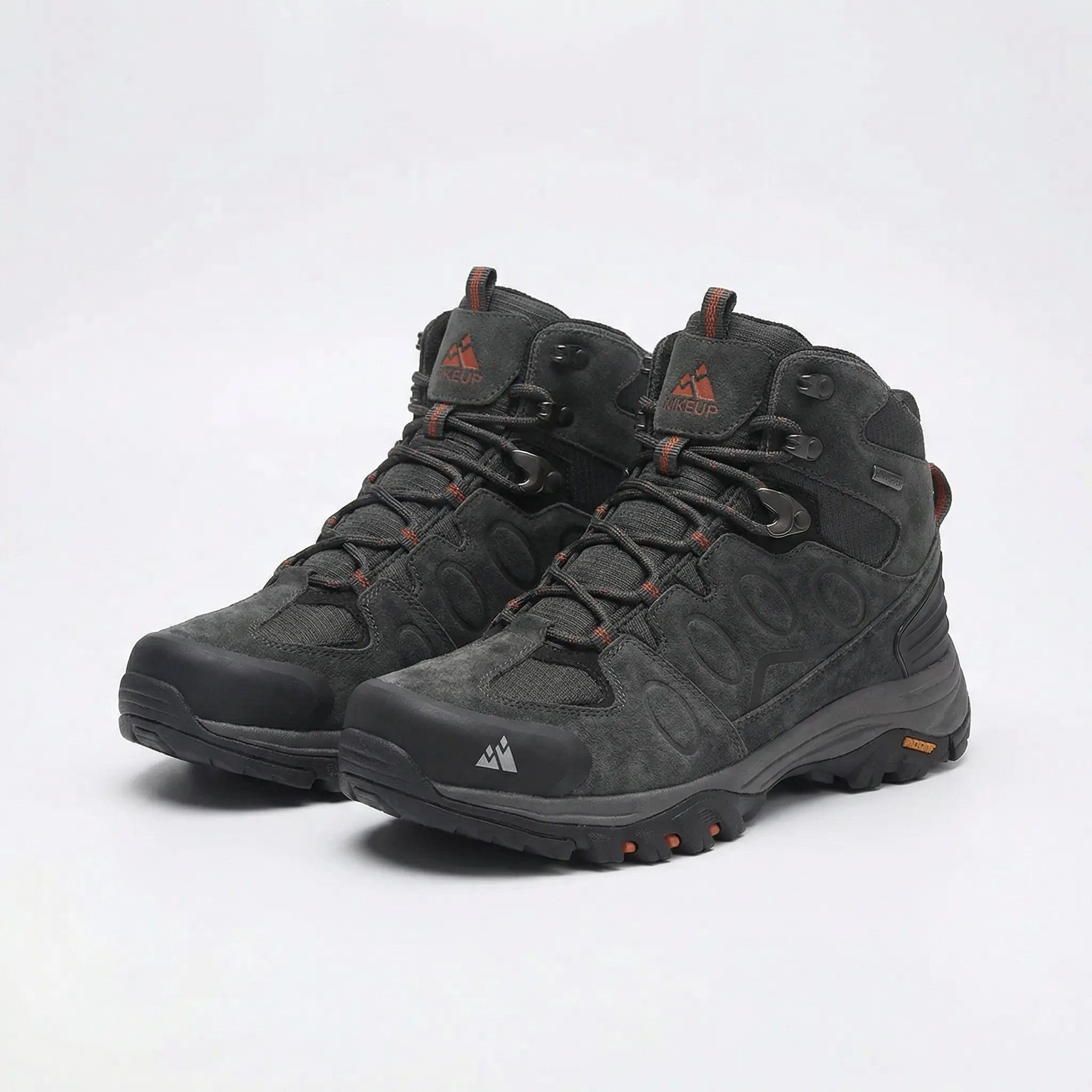 Men's high hiking boot with laced closure and deep tread sole