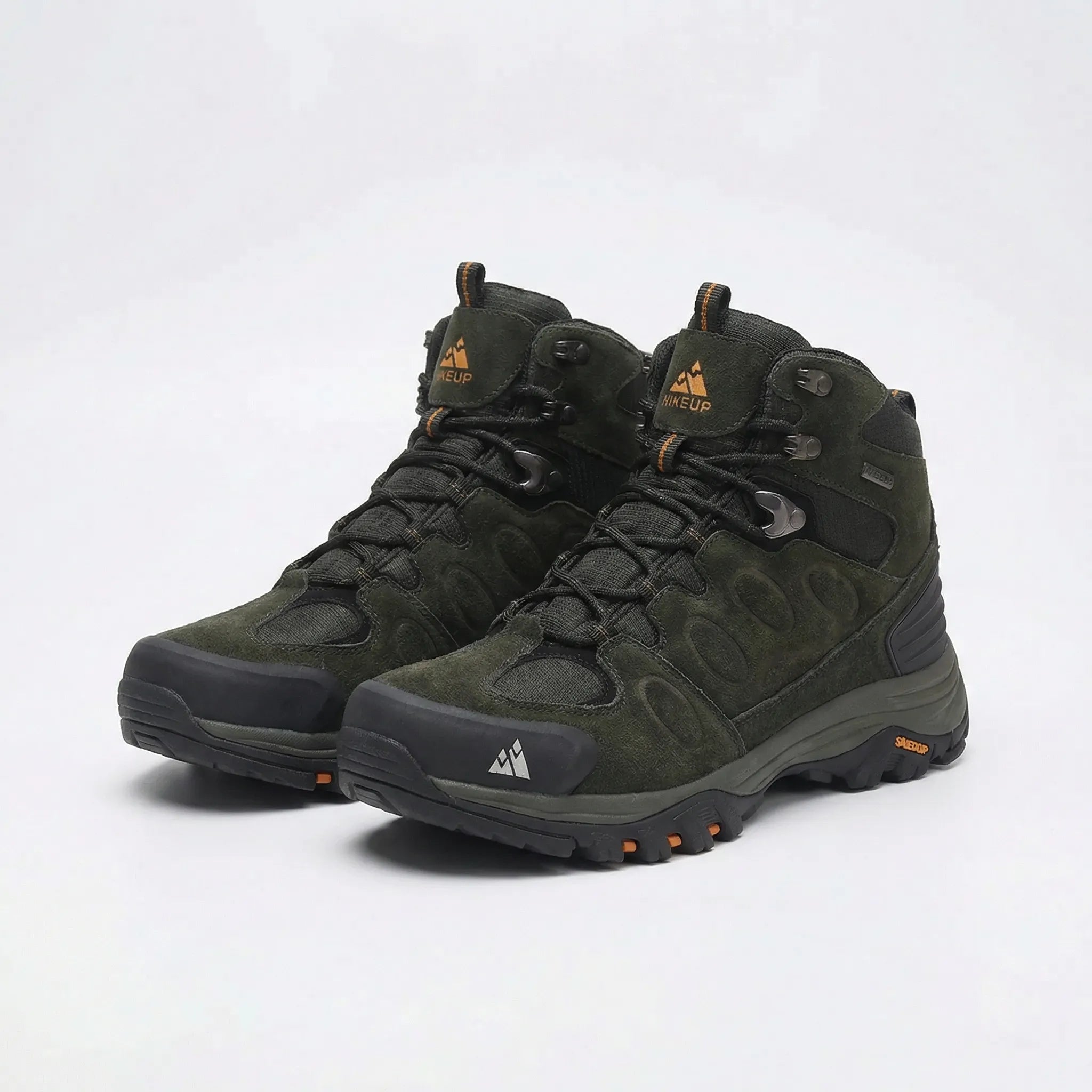 Men's high hiking boot with laced closure and deep tread sole
