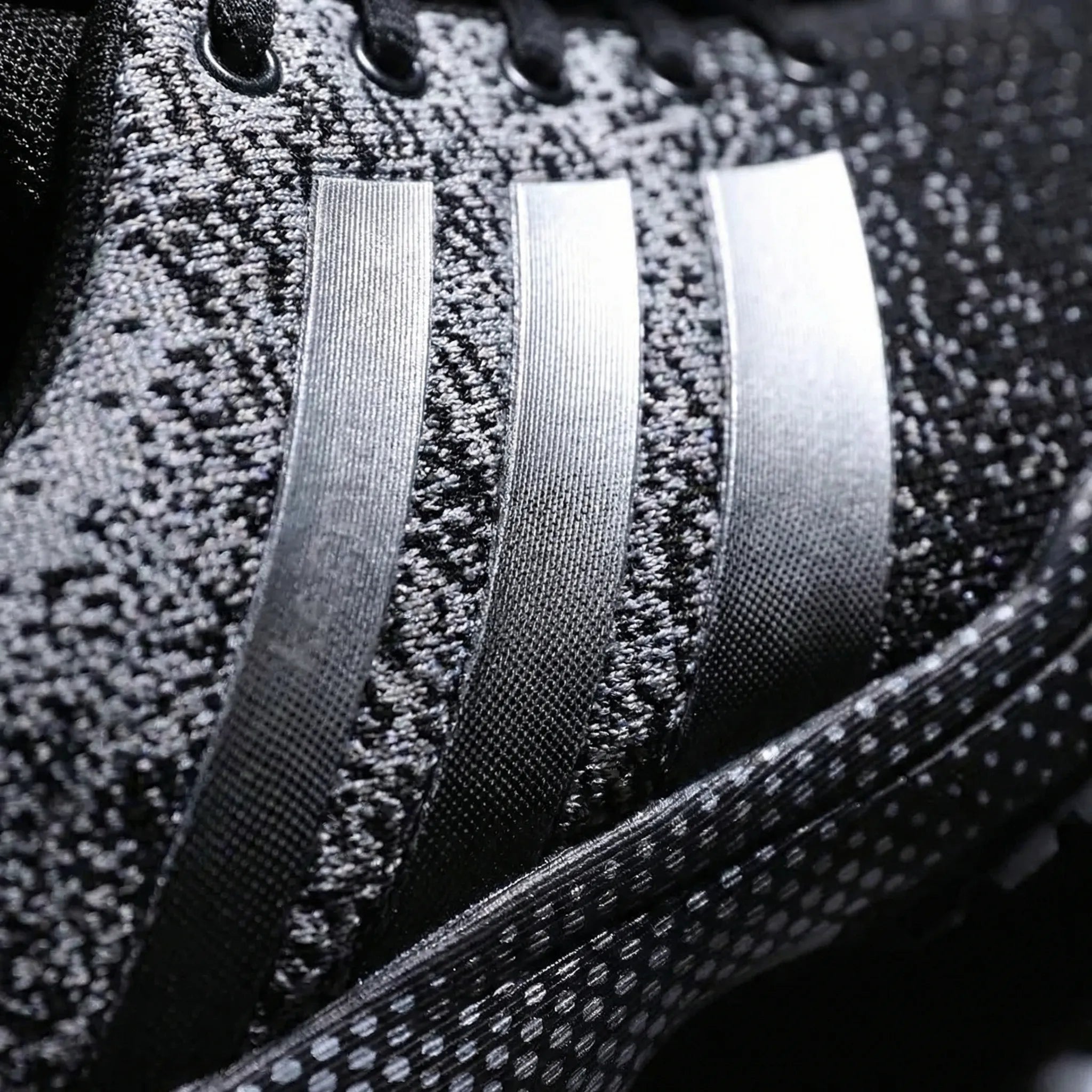 Lightweight running shoe with breathable mesh upper and padded sole