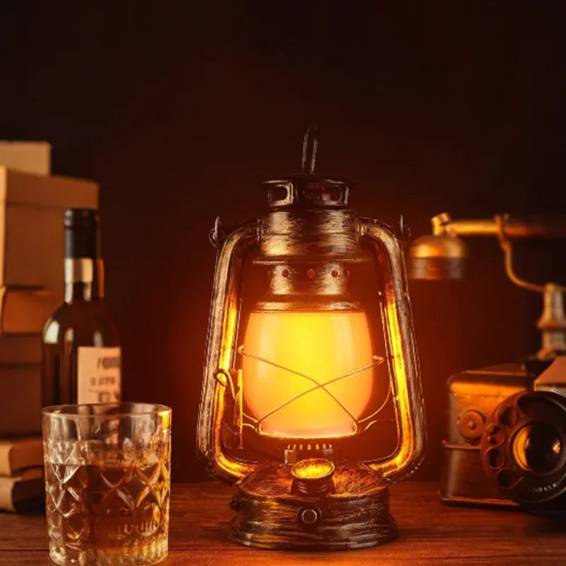 Vintage-style rechargeable flame-effect lantern with portable design