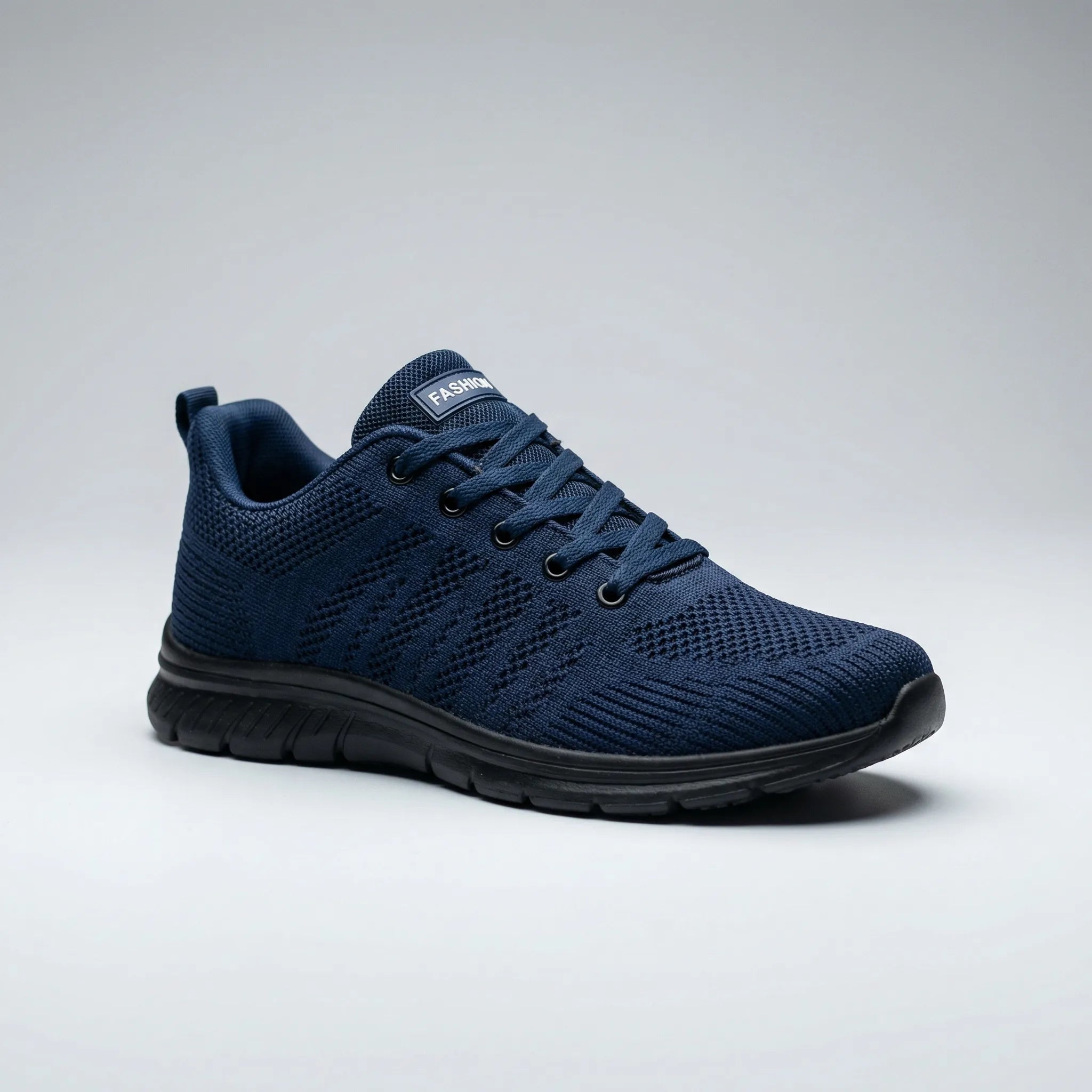Men's lightweight sneakers with breathable mesh upper and vulcanized rubber sole
