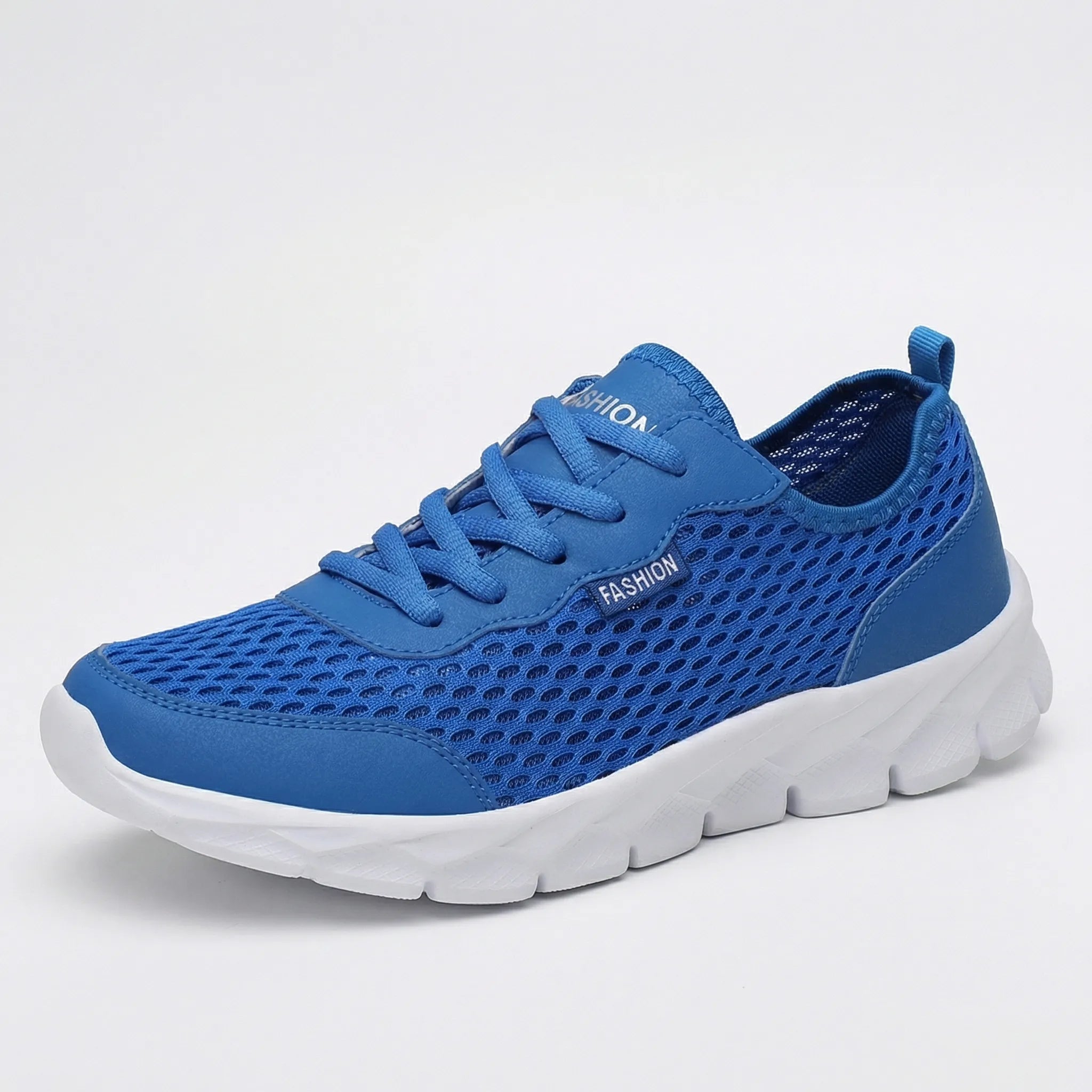 Lightweight men's running shoe with breathable mesh upper and cushioned sole