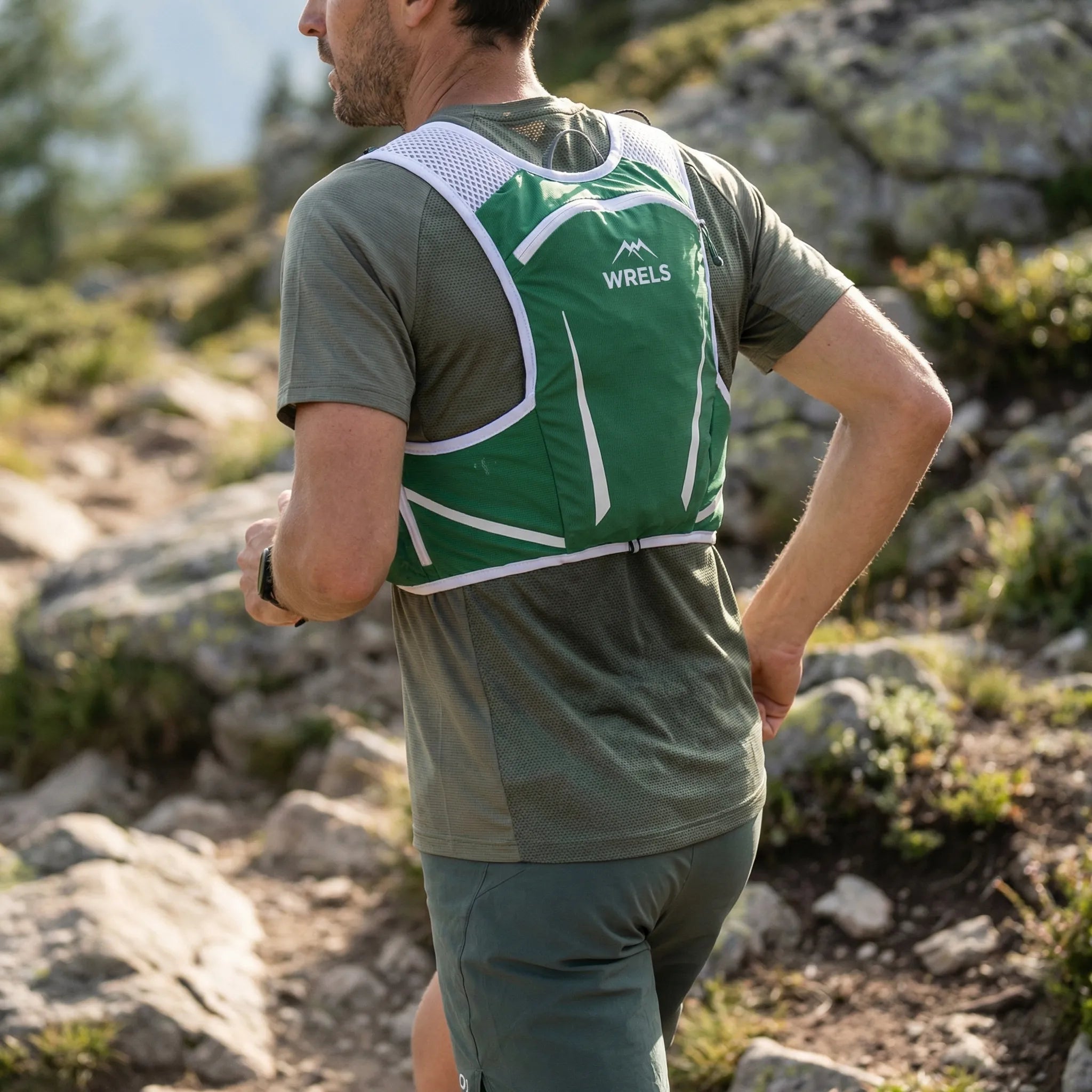 Lightweight running hydration vest with breathable mesh and front pockets
