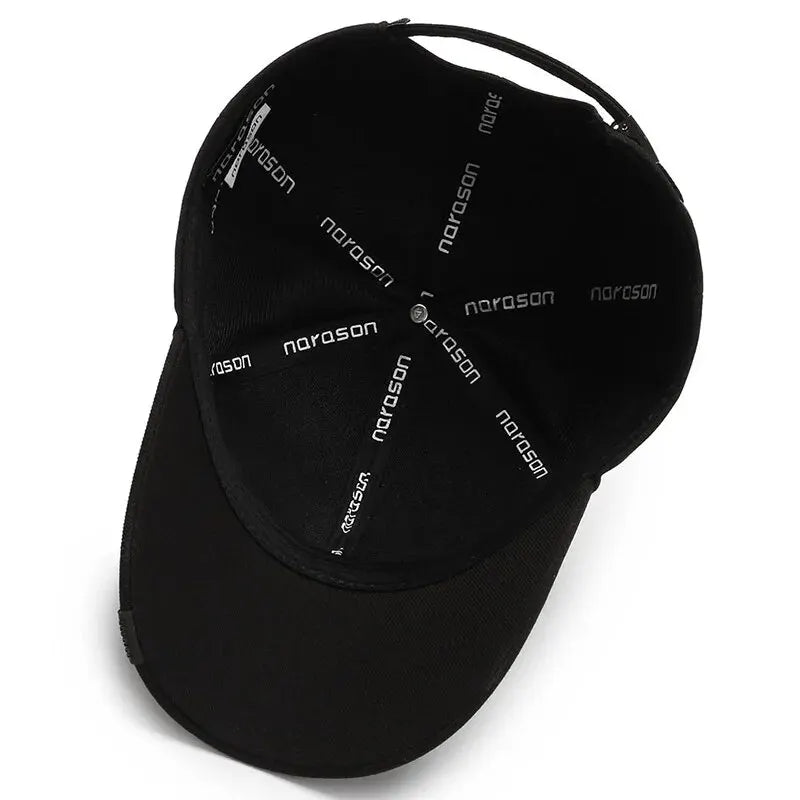 Men's minimalist baseball cap with curved peak and adjustable fit