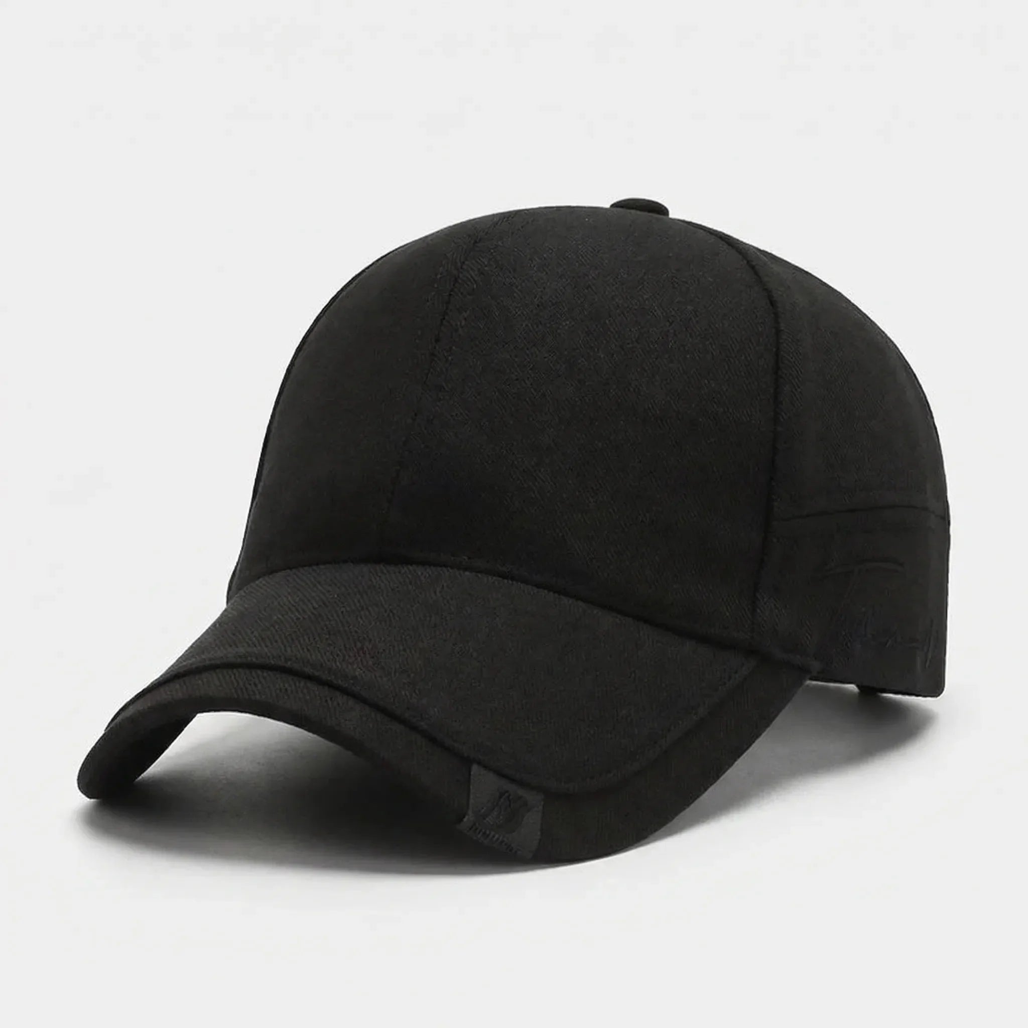 Men's minimalist baseball cap with curved peak and adjustable fit