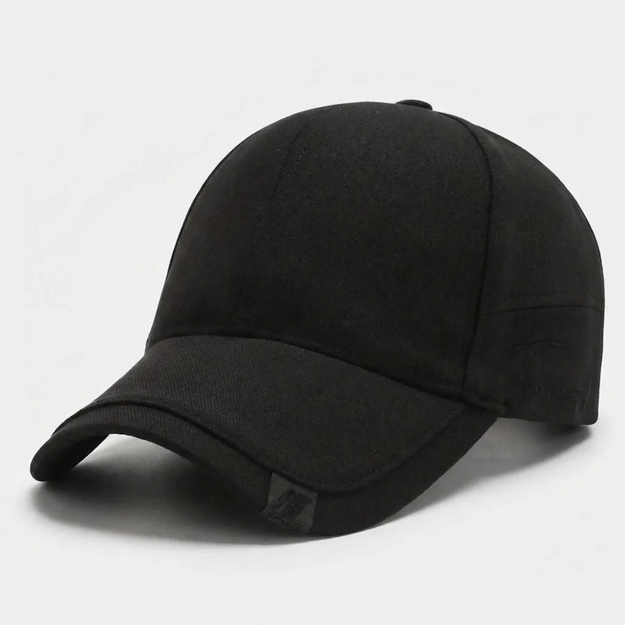 Men's minimalist baseball cap with curved peak and adjustable fit