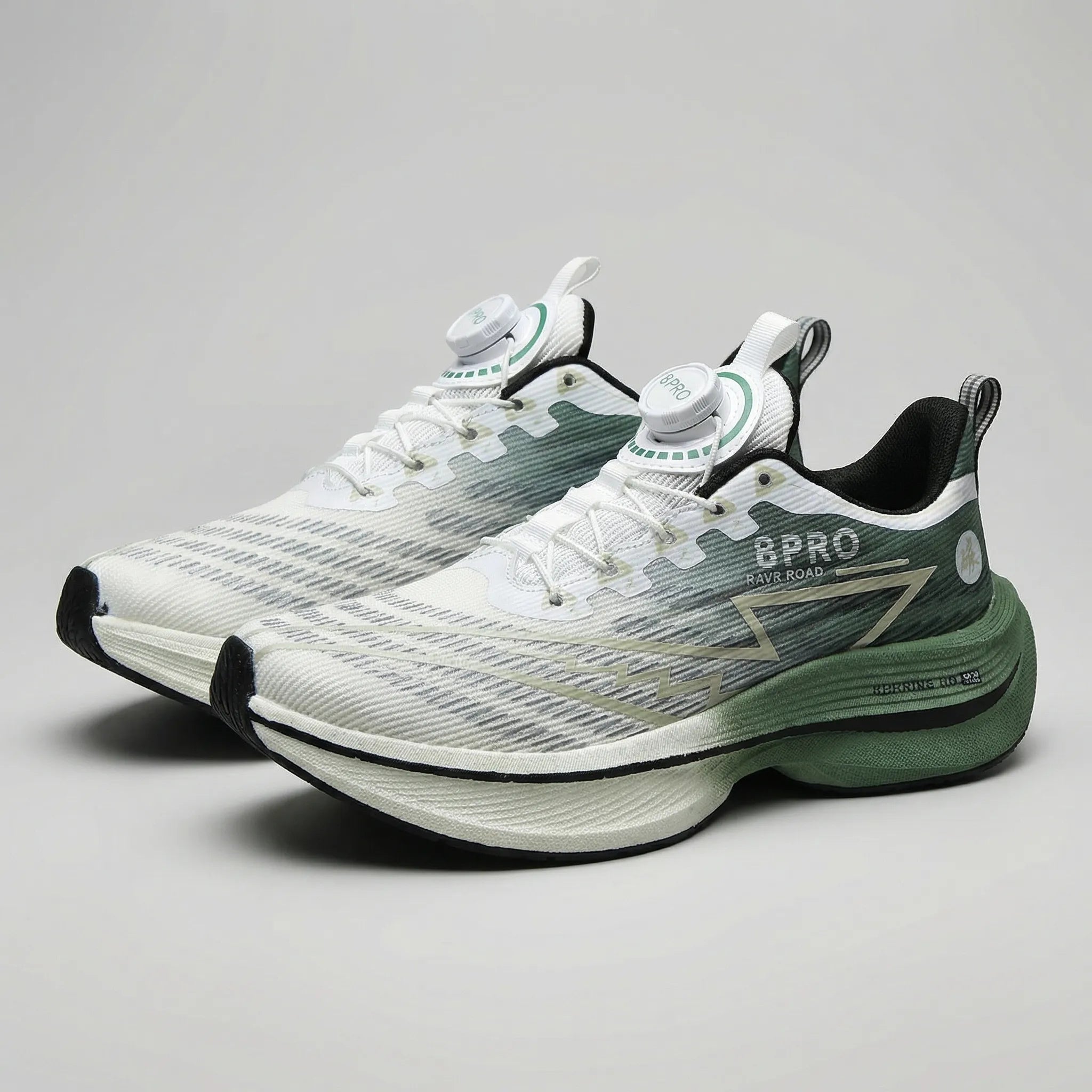 Lightweight road running sneakers with carbon board responsive sole