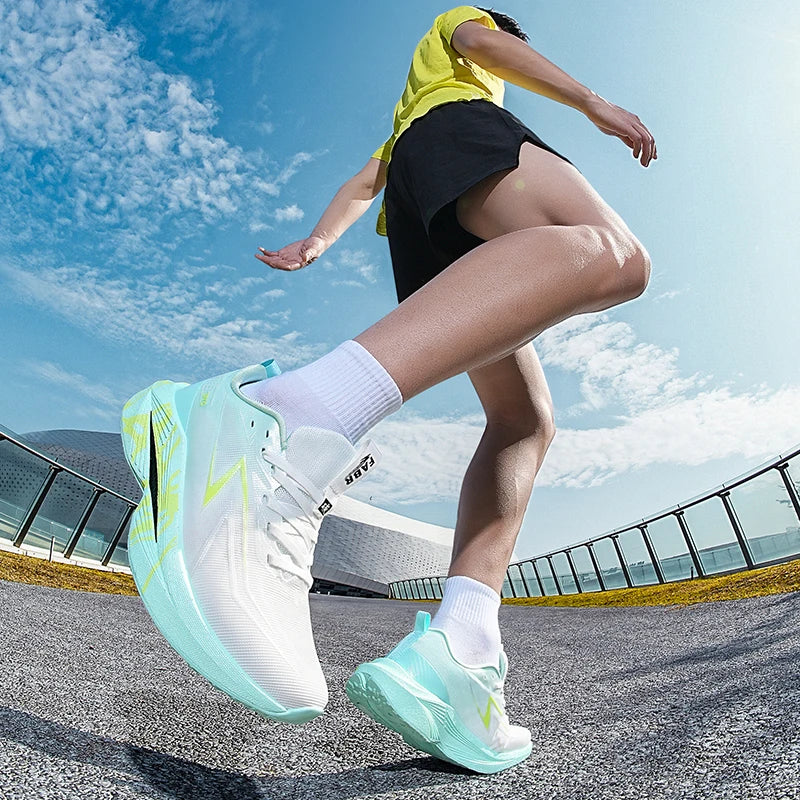 Lightweight carbon plate running shoe with breathable mesh upper and non-slip sole
