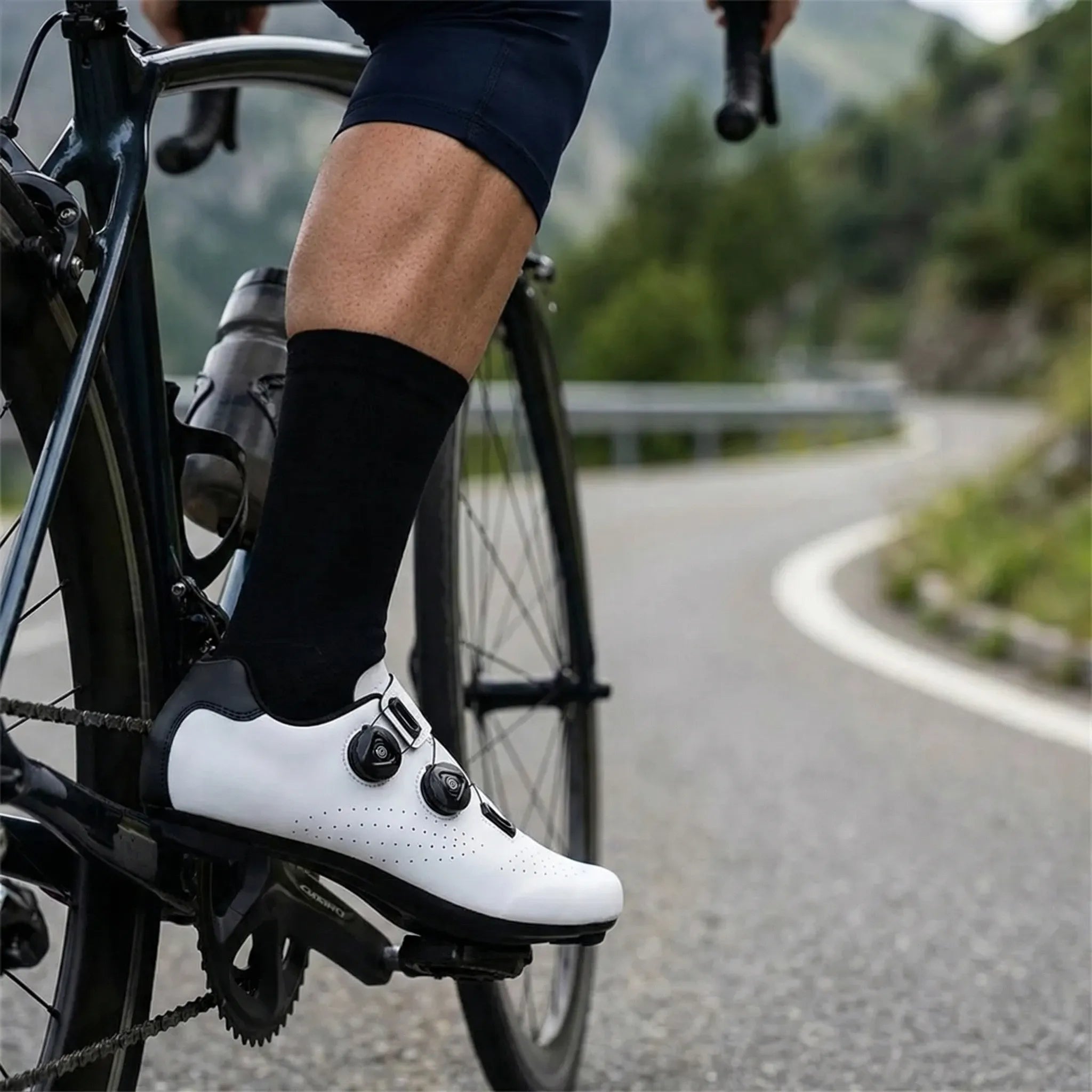 Men's SPD-compatible cycling shoe with dual rotary dials and ventilated upper