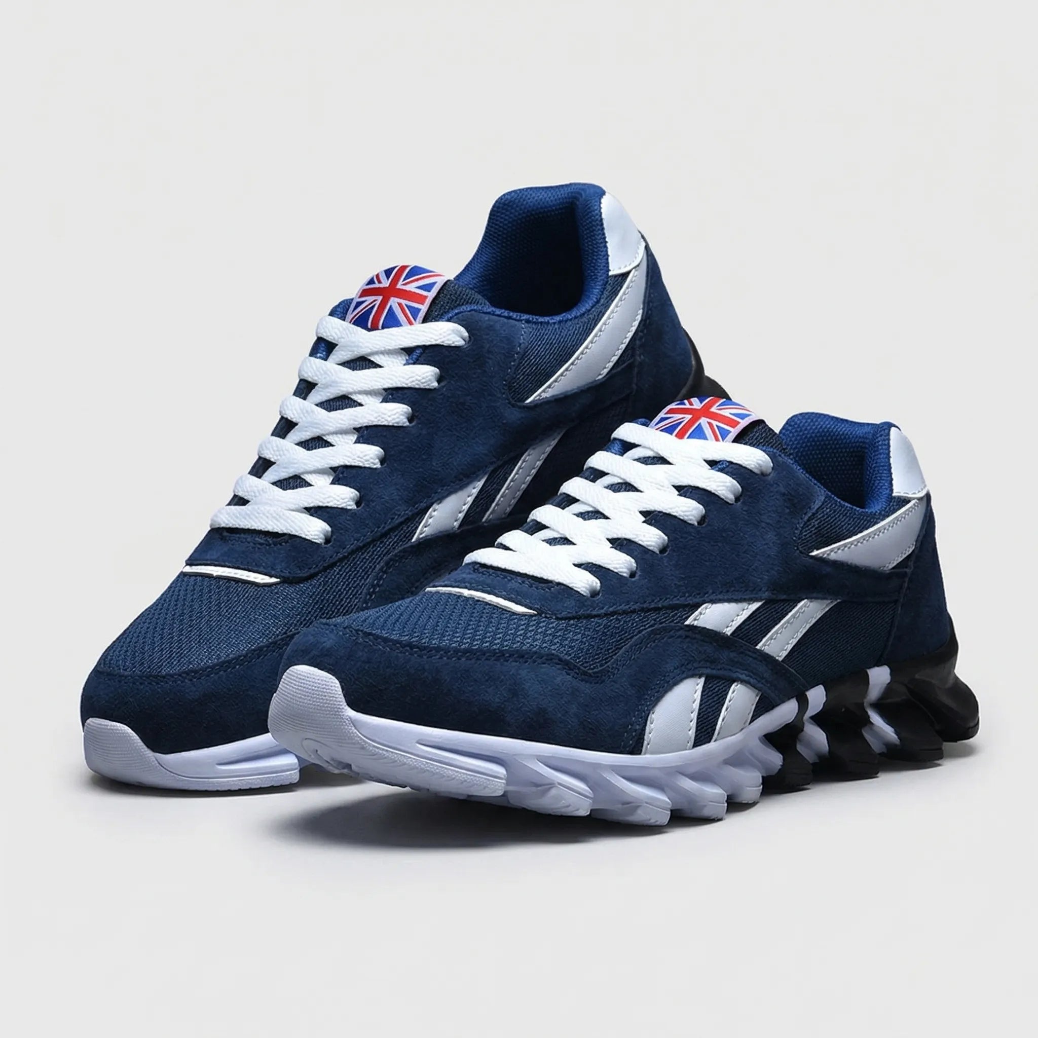 Men's lightweight casual sneakers with flexible sole and padded collar