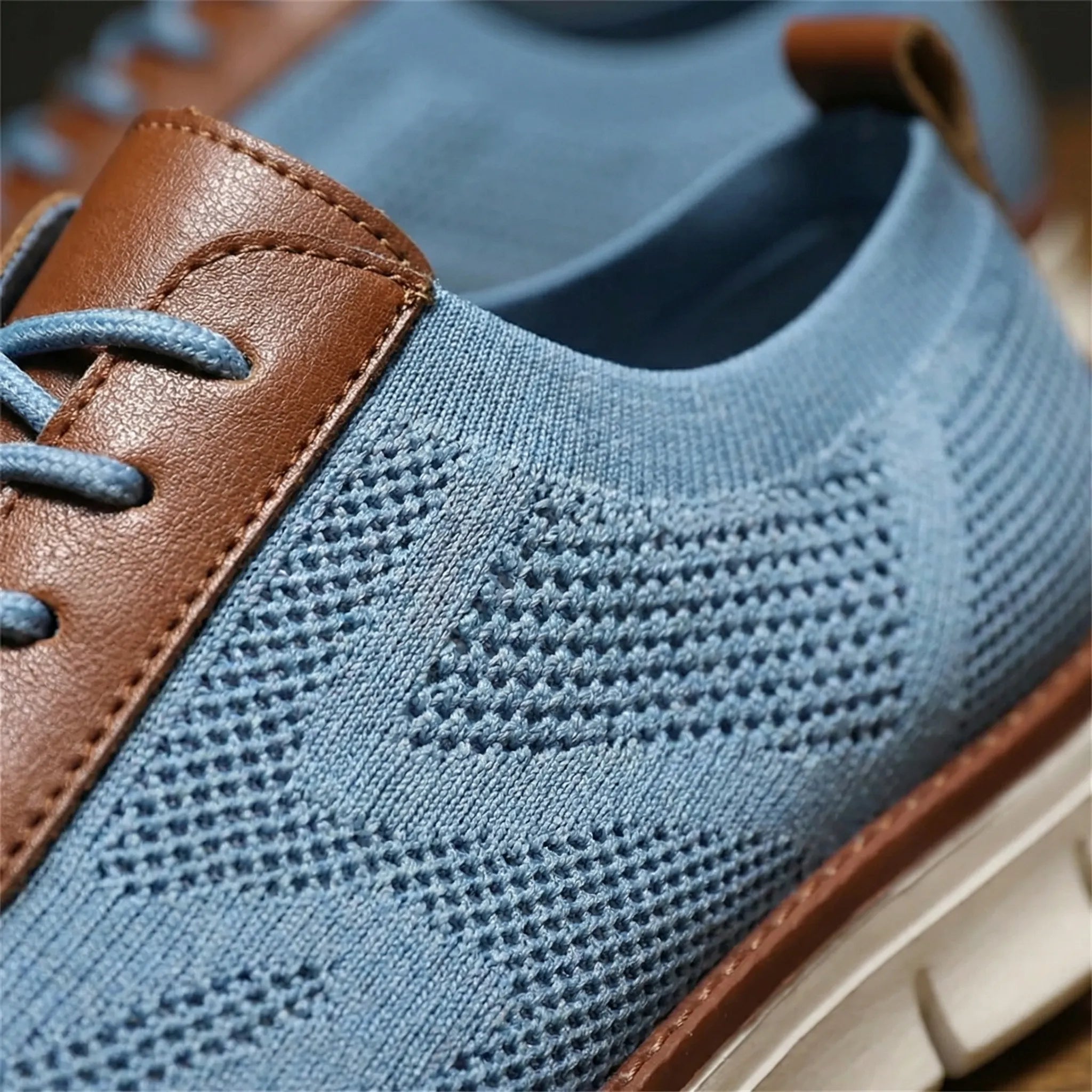 Lightweight breathable mesh sneaker with cushioned sole for men