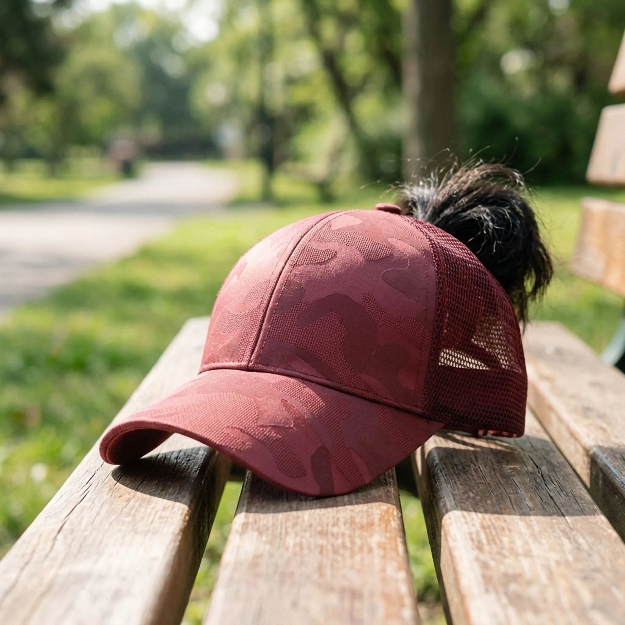 Women's baseball cap with ponytail opening, breathable mesh back