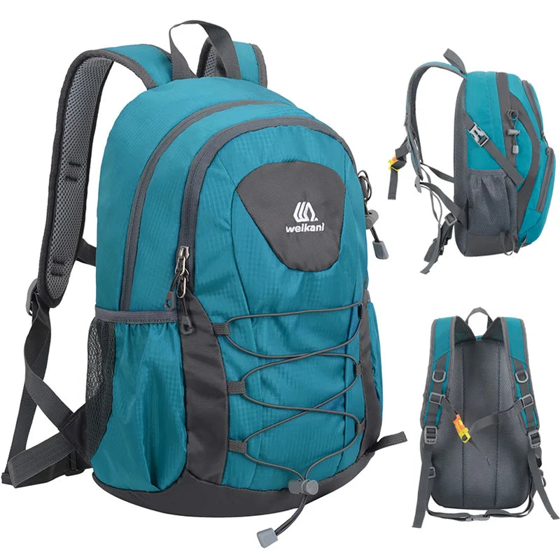 Ultralight day pack backpack with bungee storage system