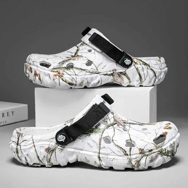 Men's camouflage clogs with adjustable heel strap and breathable design