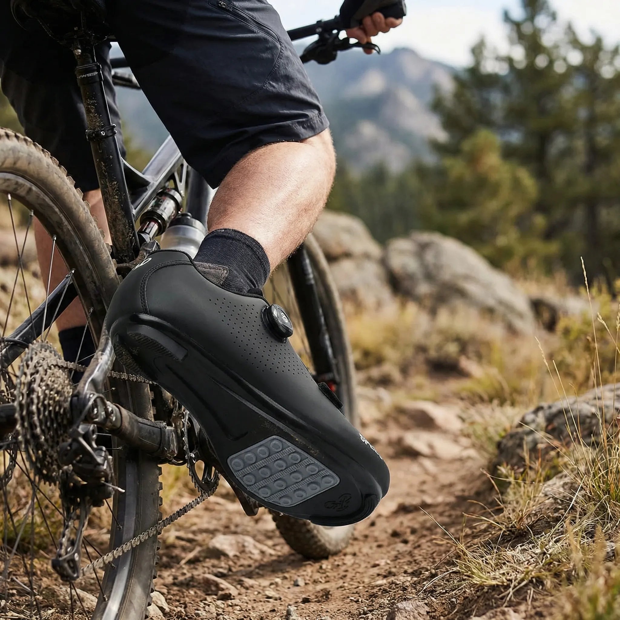 Cleat-free flat pedal cycling shoe with grippy rubber sole and rotary dial