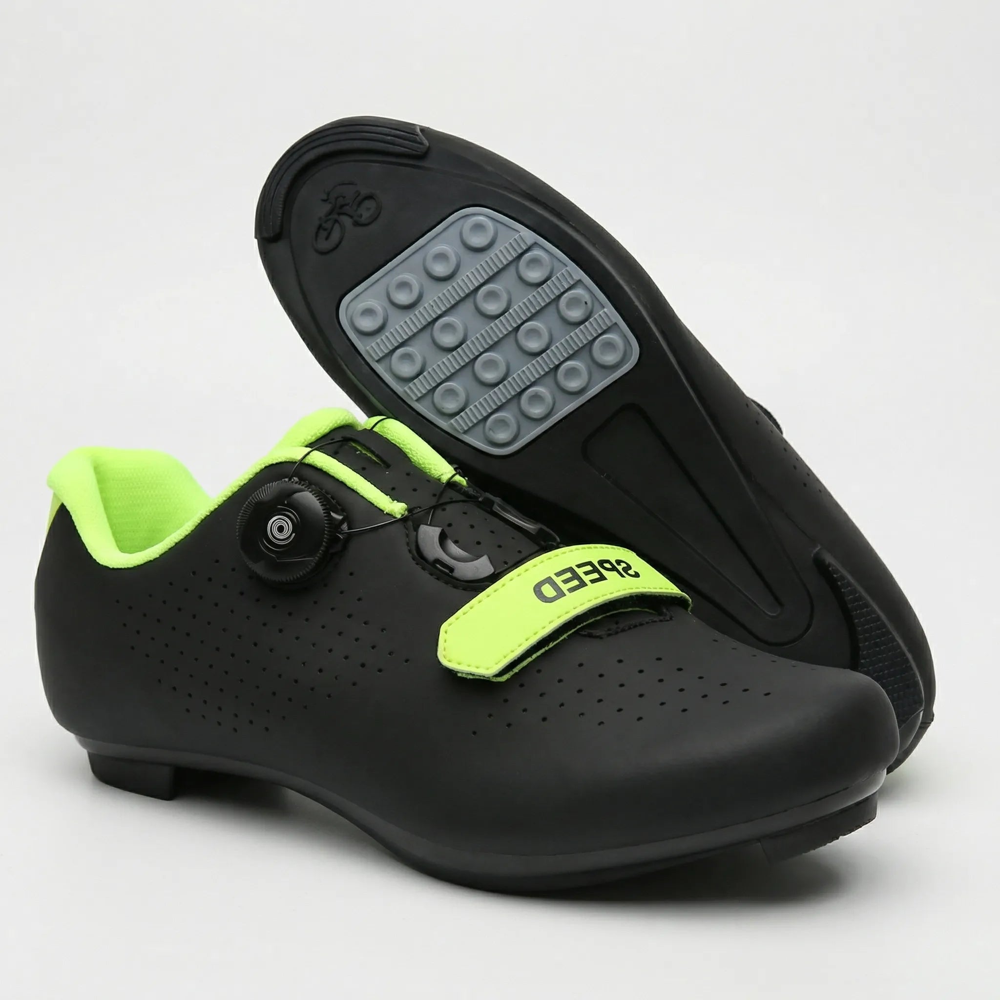 Cleat-free flat pedal cycling shoe with grippy rubber sole and rotary dial