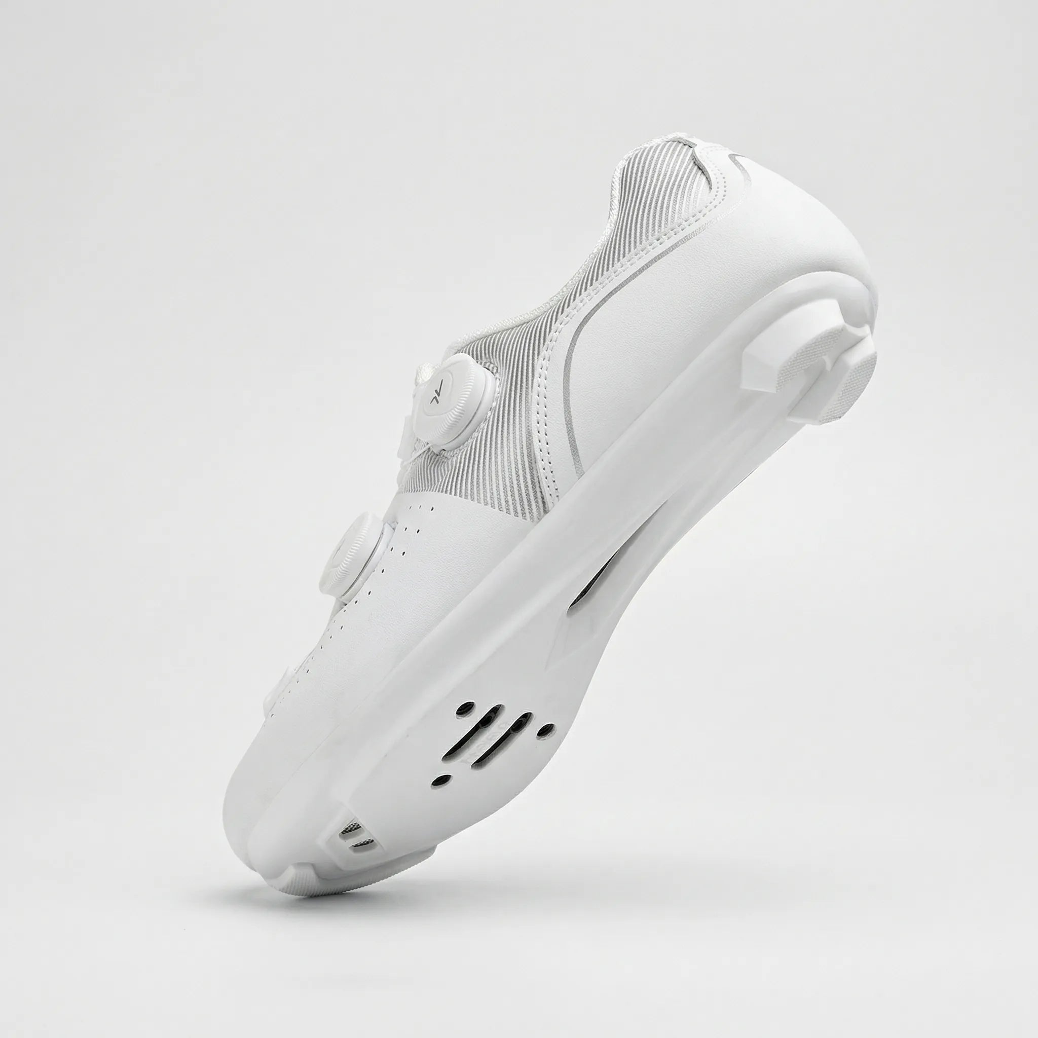 Road and MTB cycling shoes with dual rotary dial closure system