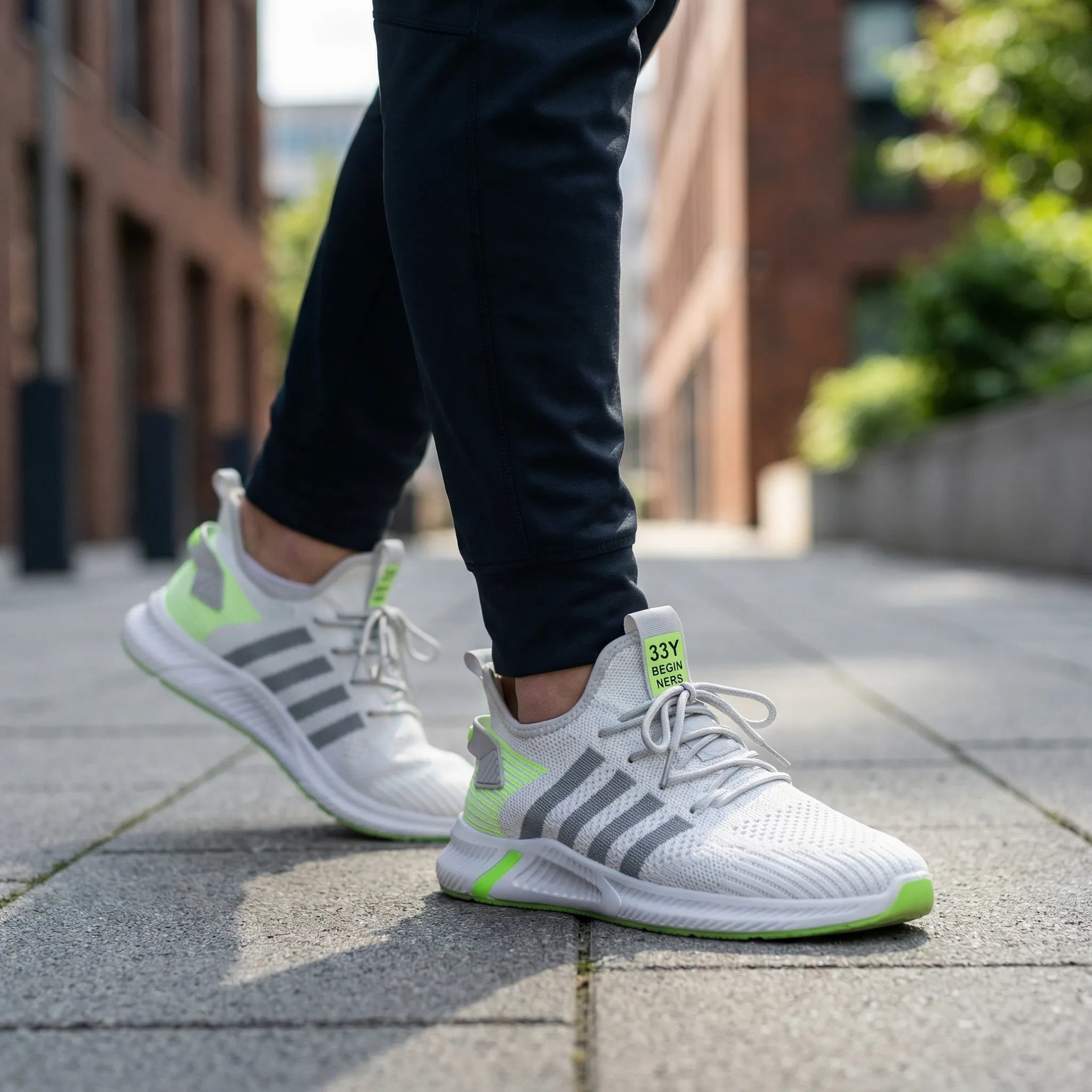 Men's lightweight mesh sneaker with breathable upper and cushioned sole