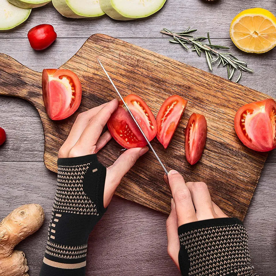 Elastic wrist support with compression for sports and daily activities