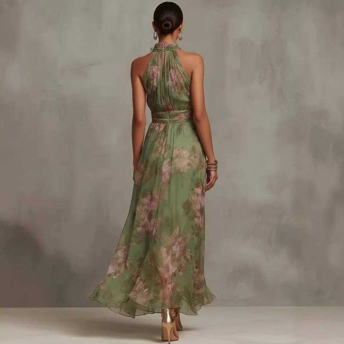 Dress with Elegant Fit and Delicate Presence