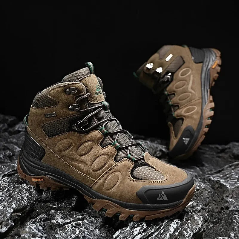 Men's high hiking boot with laced closure and deep tread sole