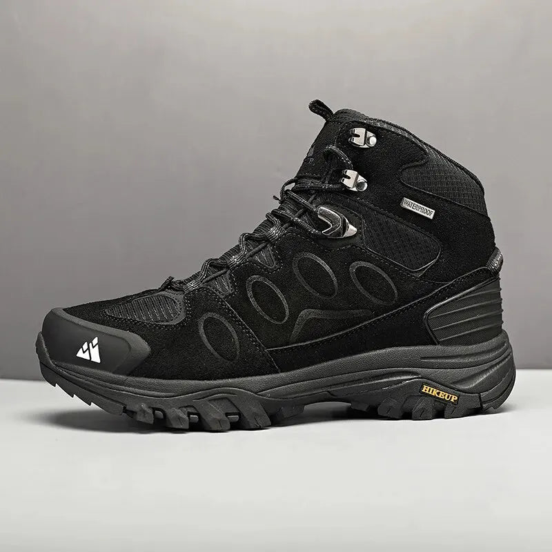 Men's high hiking boot with laced closure and deep tread sole
