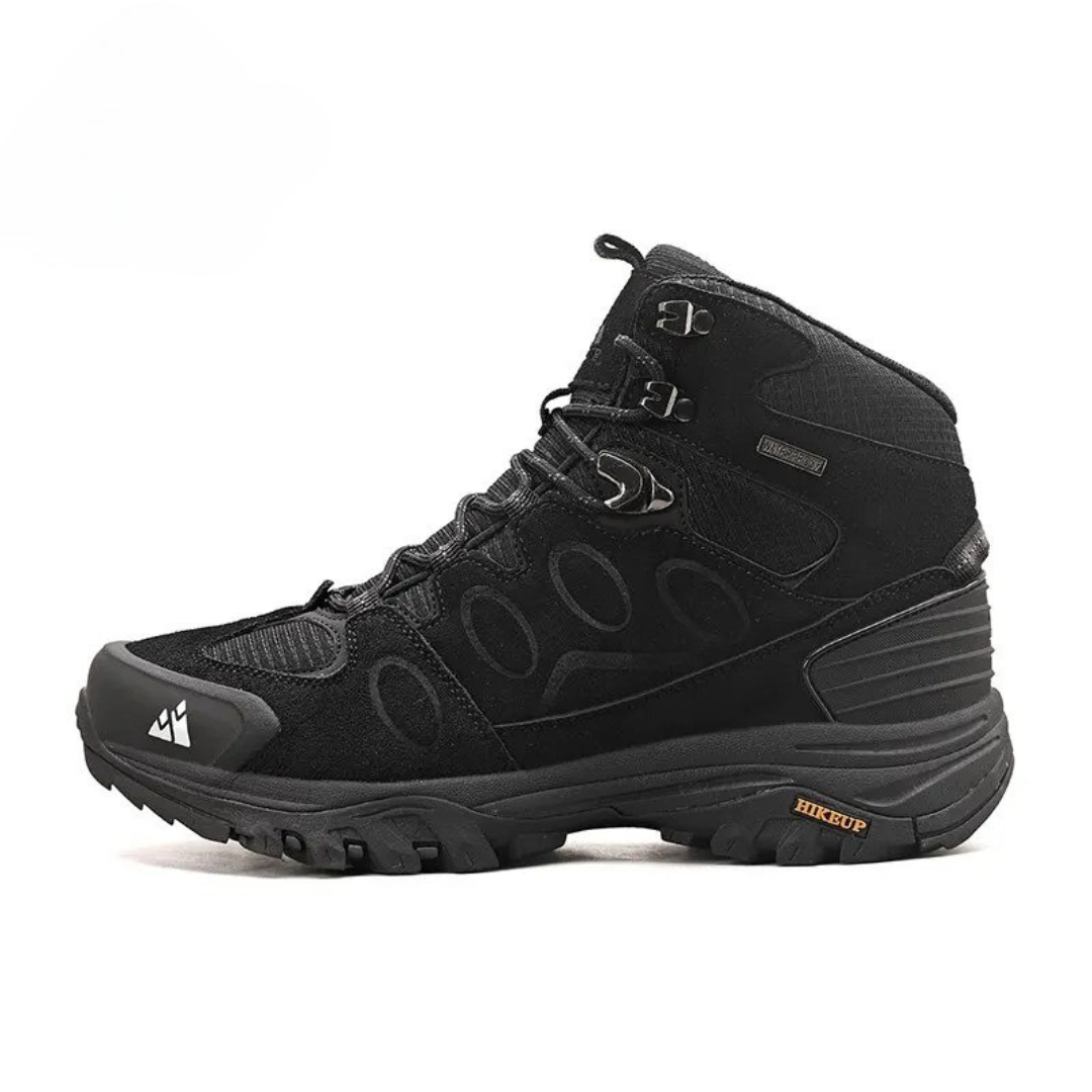 Men's high hiking boot with laced closure and deep tread sole