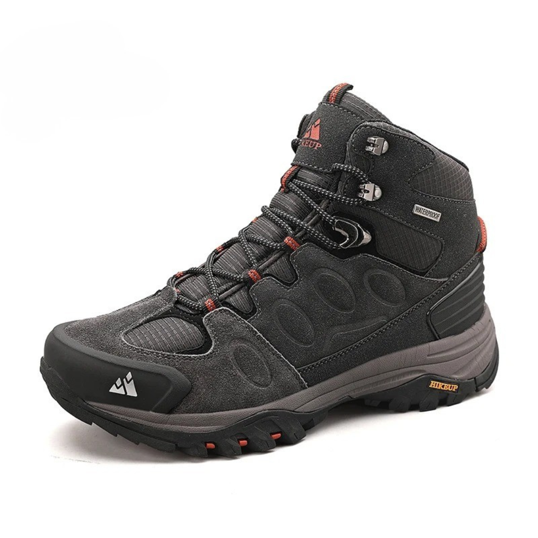 Men's high hiking boot with laced closure and deep tread sole