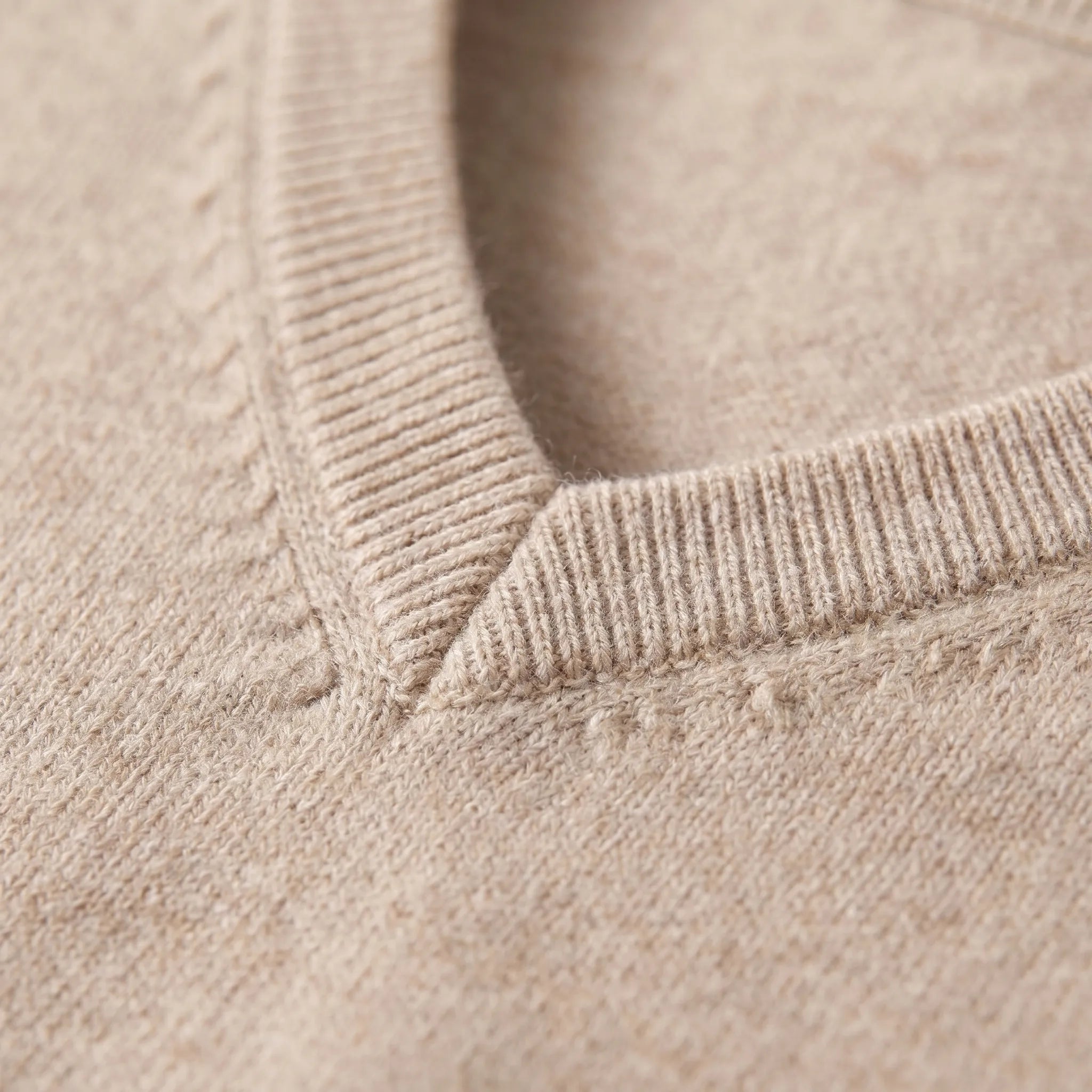 Celrien | Men's Knitted V-Neck Pullover