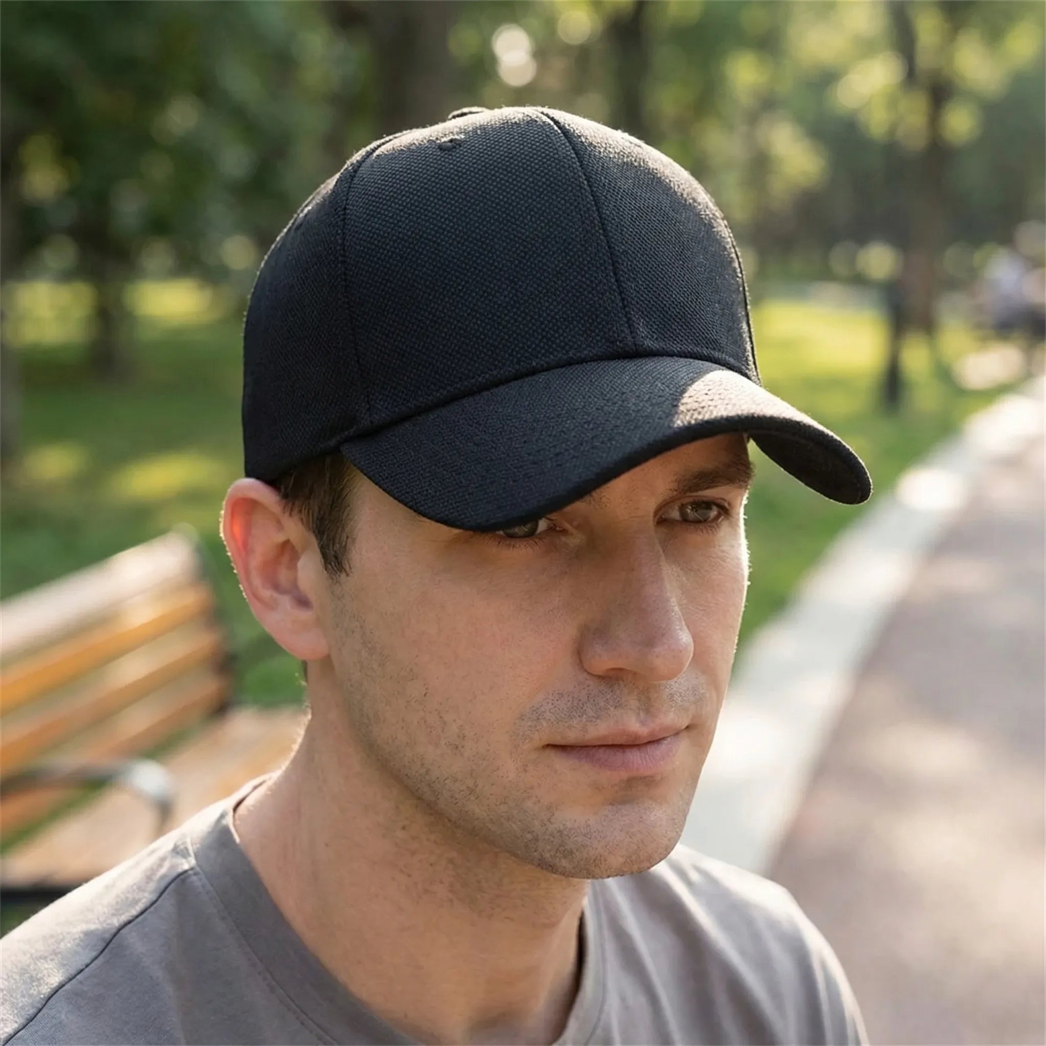 Minimalist baseball cap with adjustable flat peak and structured crown