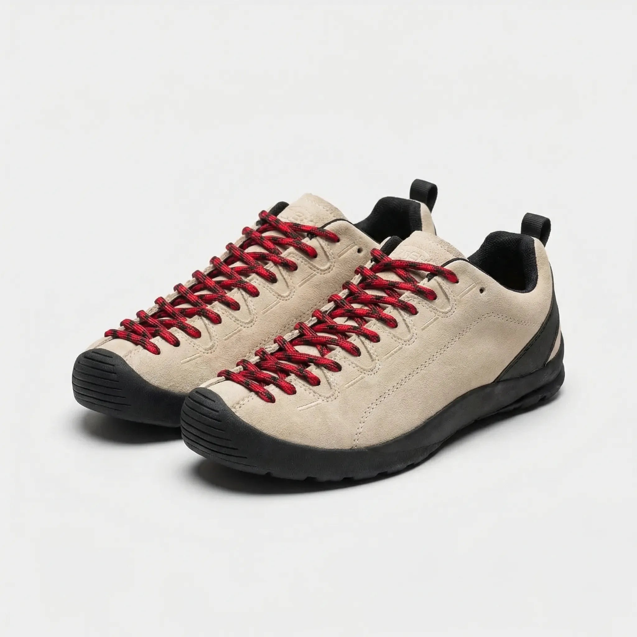 Men's climbing shoe with non-slip sole, lace closure and breathable upper