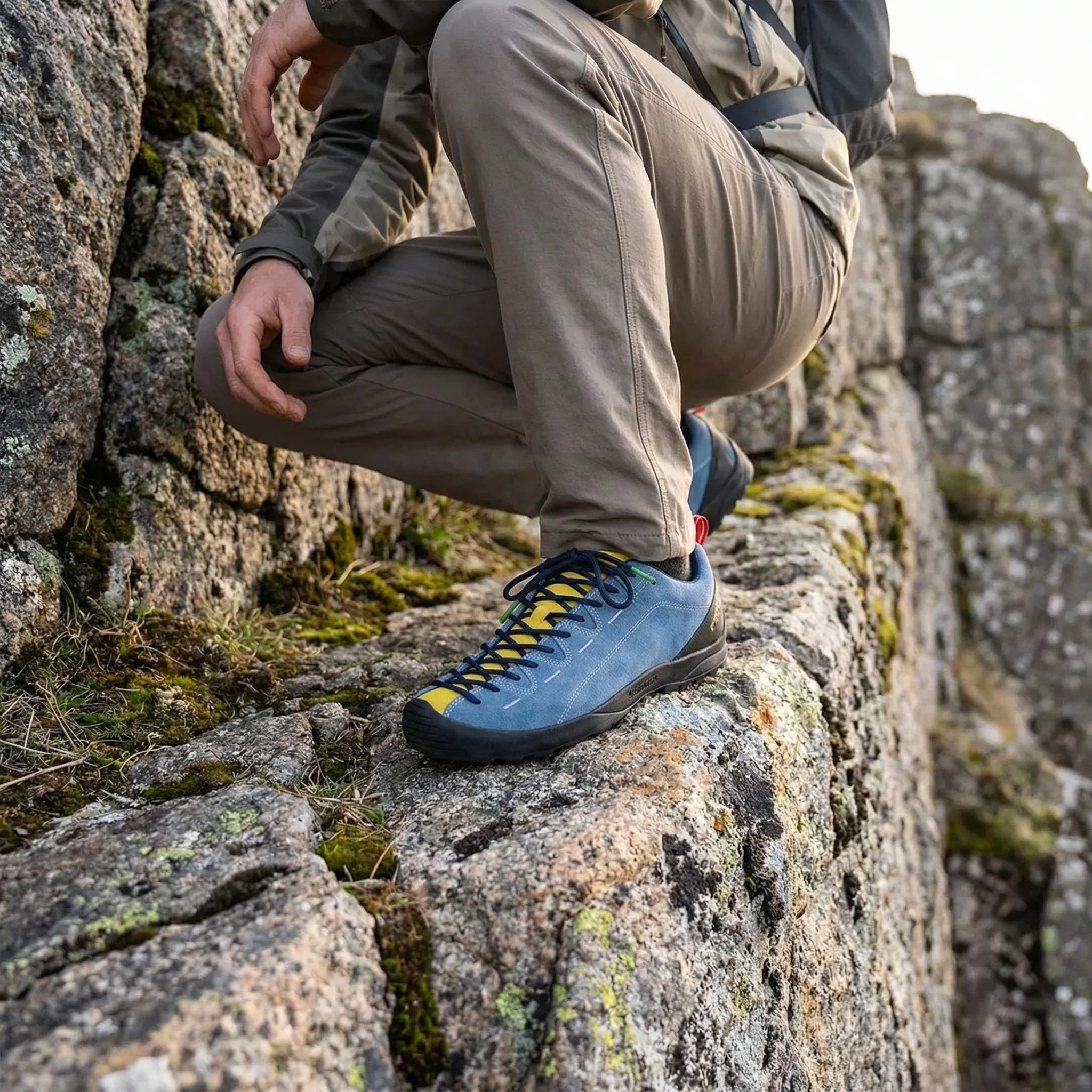 Men's climbing shoe with non-slip sole, lace closure and breathable upper