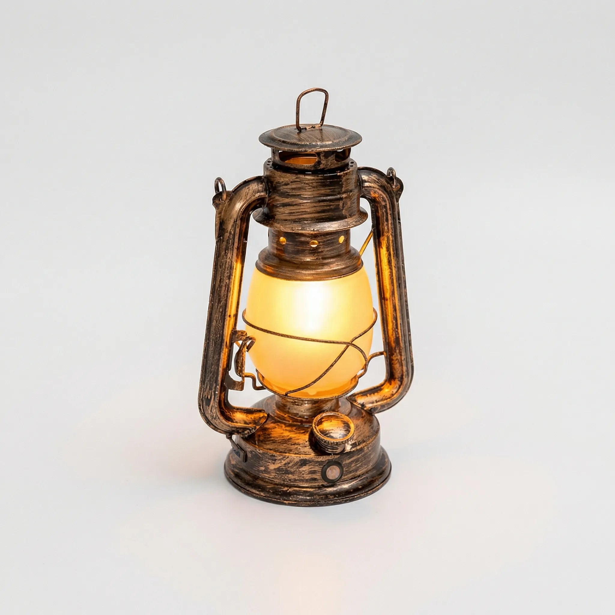 Vintage-style rechargeable flame-effect lantern with portable design