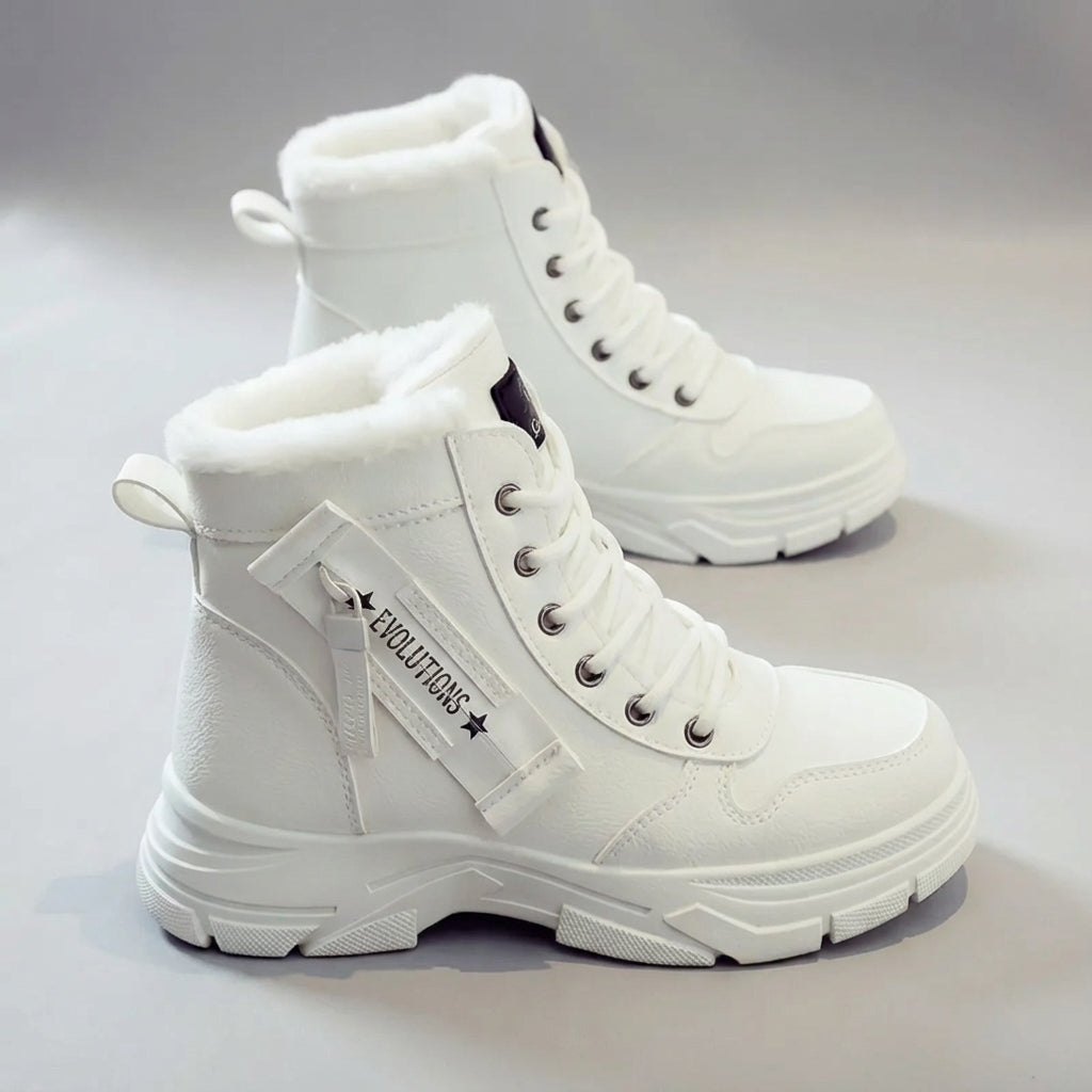 Women's ankle winter boots with warm insulation and chunky gripped sole