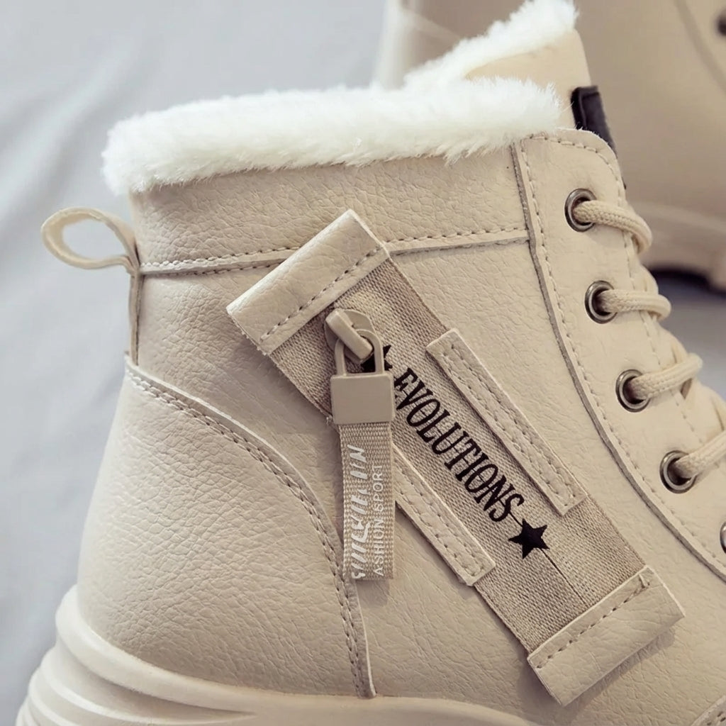 Women's ankle winter boots with warm insulation and chunky gripped sole