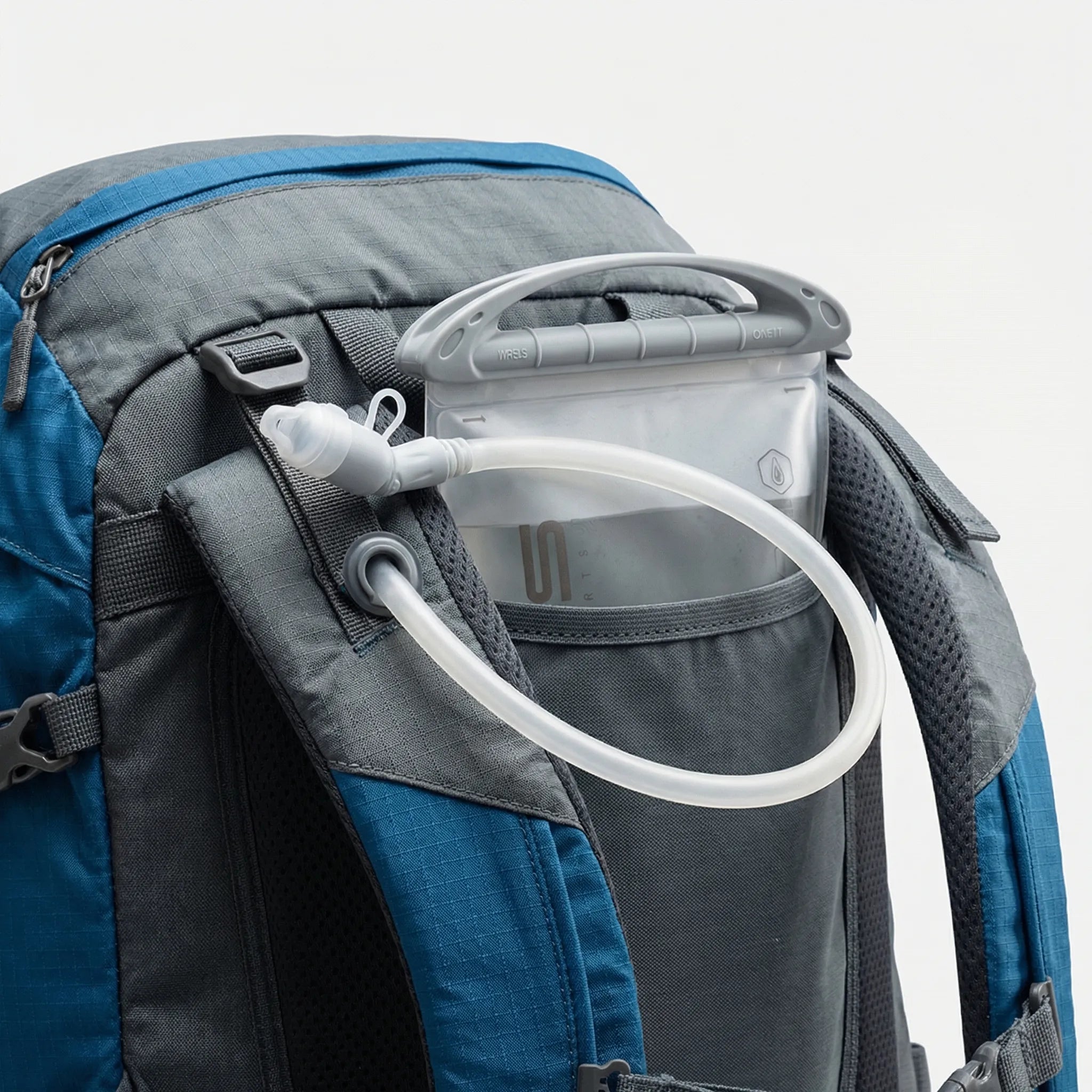Foldable hydration reservoir with leak-proof seal for hiking and trail running