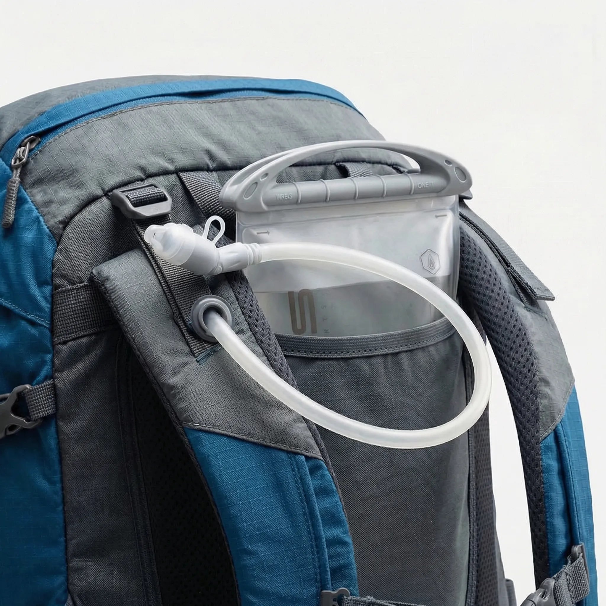 Foldable hydration reservoir with leak-proof seal for hiking and trail running