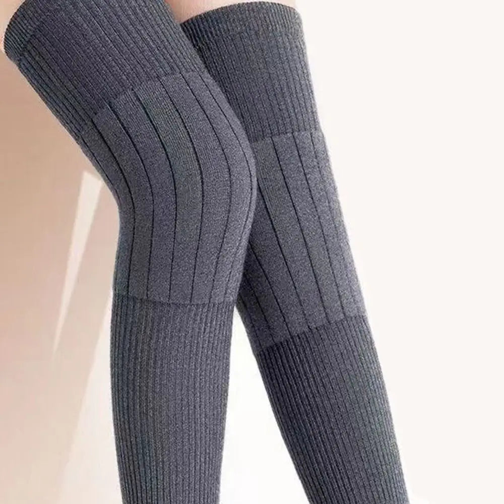 Thermal knee sleeve with plush lining and padded front protection