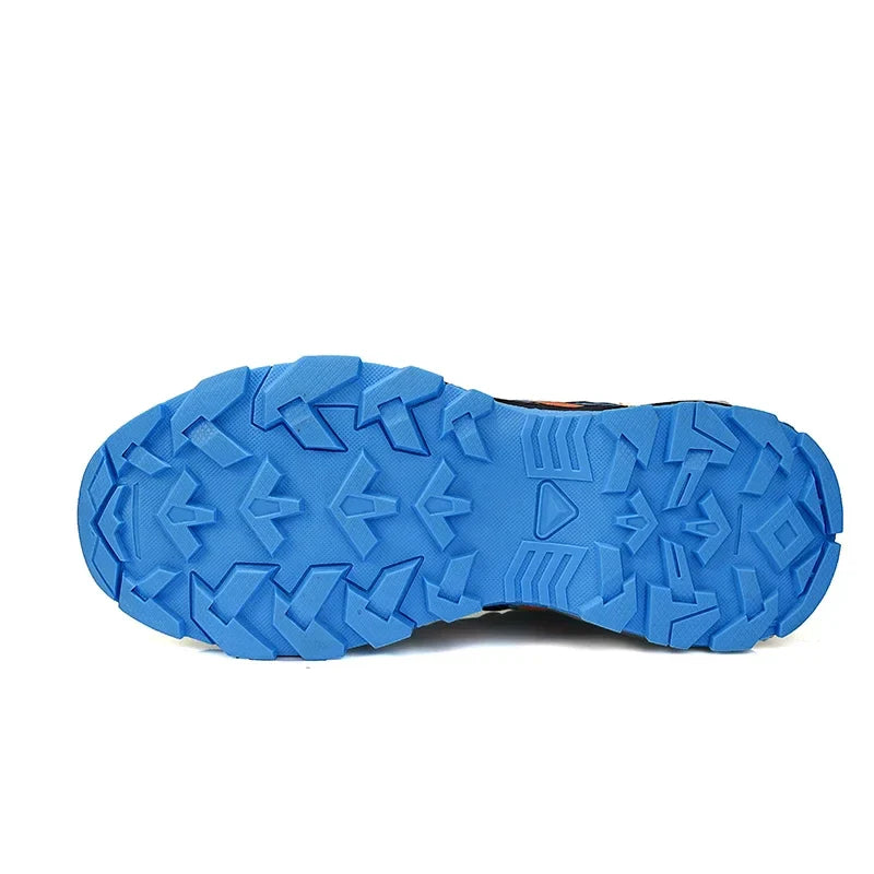 Low-cut hiking sneakers with breathable mesh upper and grippy rubber outsole
