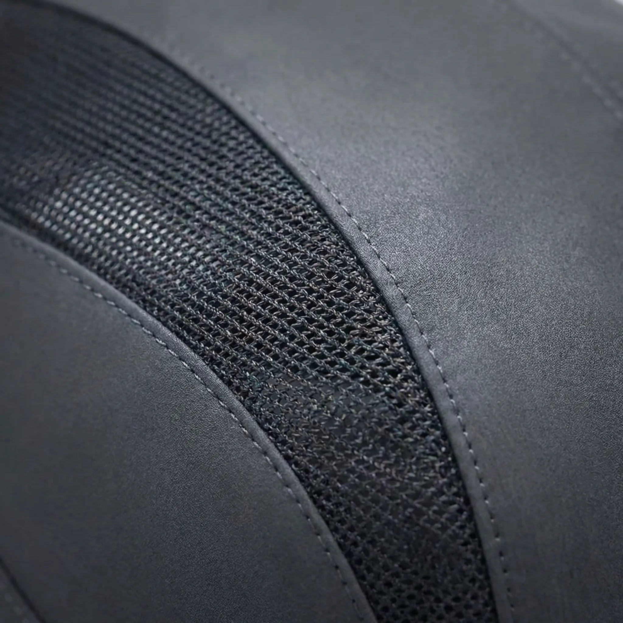 Men's breathable mesh sports cap with ventilation panels and sun bill