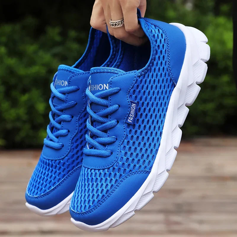 Lightweight men's running shoe with breathable mesh upper and cushioned sole