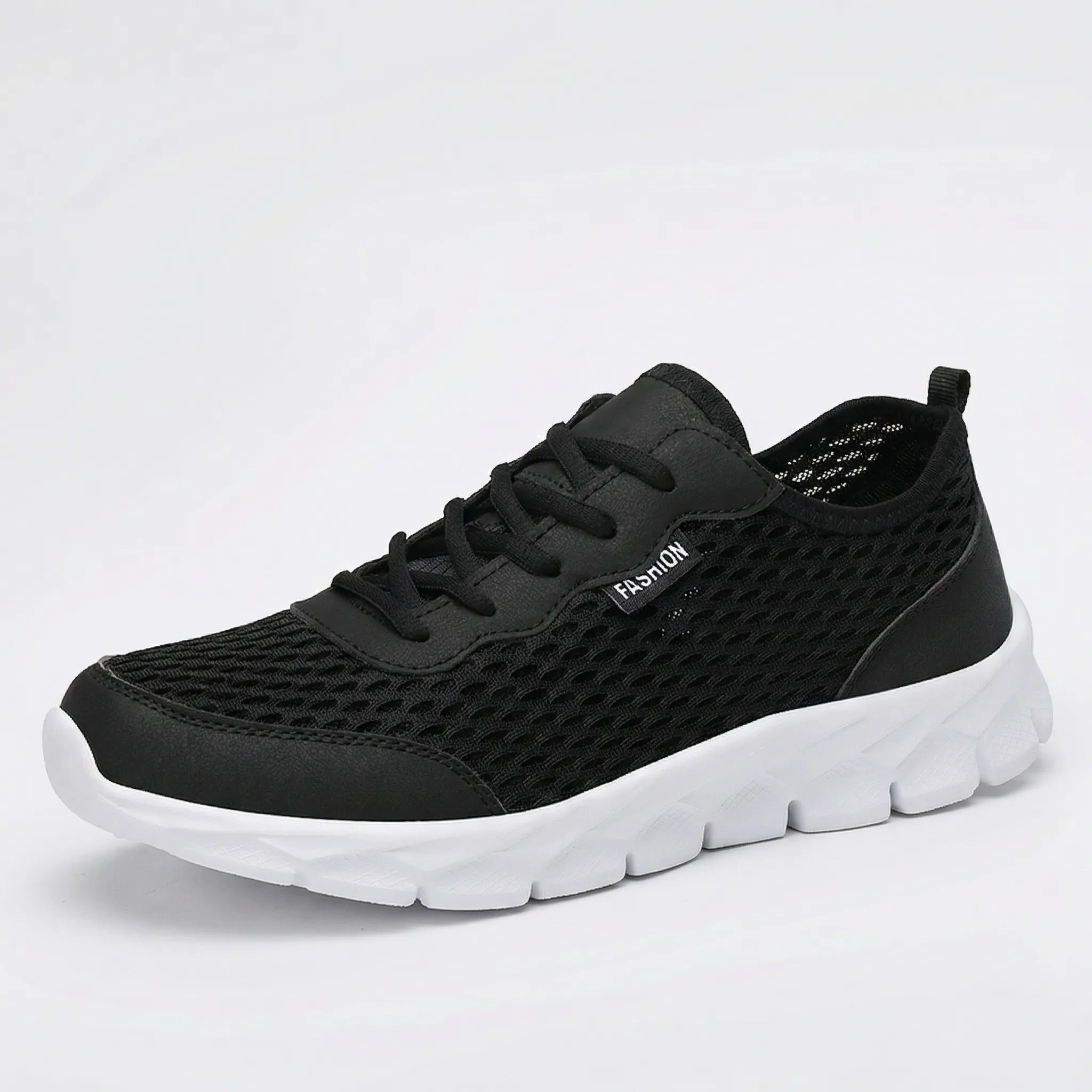 Lightweight men's running shoe with breathable mesh upper and cushioned sole