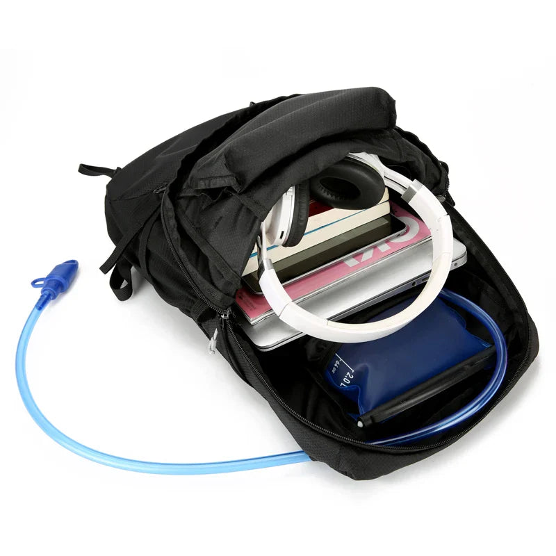 Foldable daypack with water-repellent exterior and adjustable shoulder straps