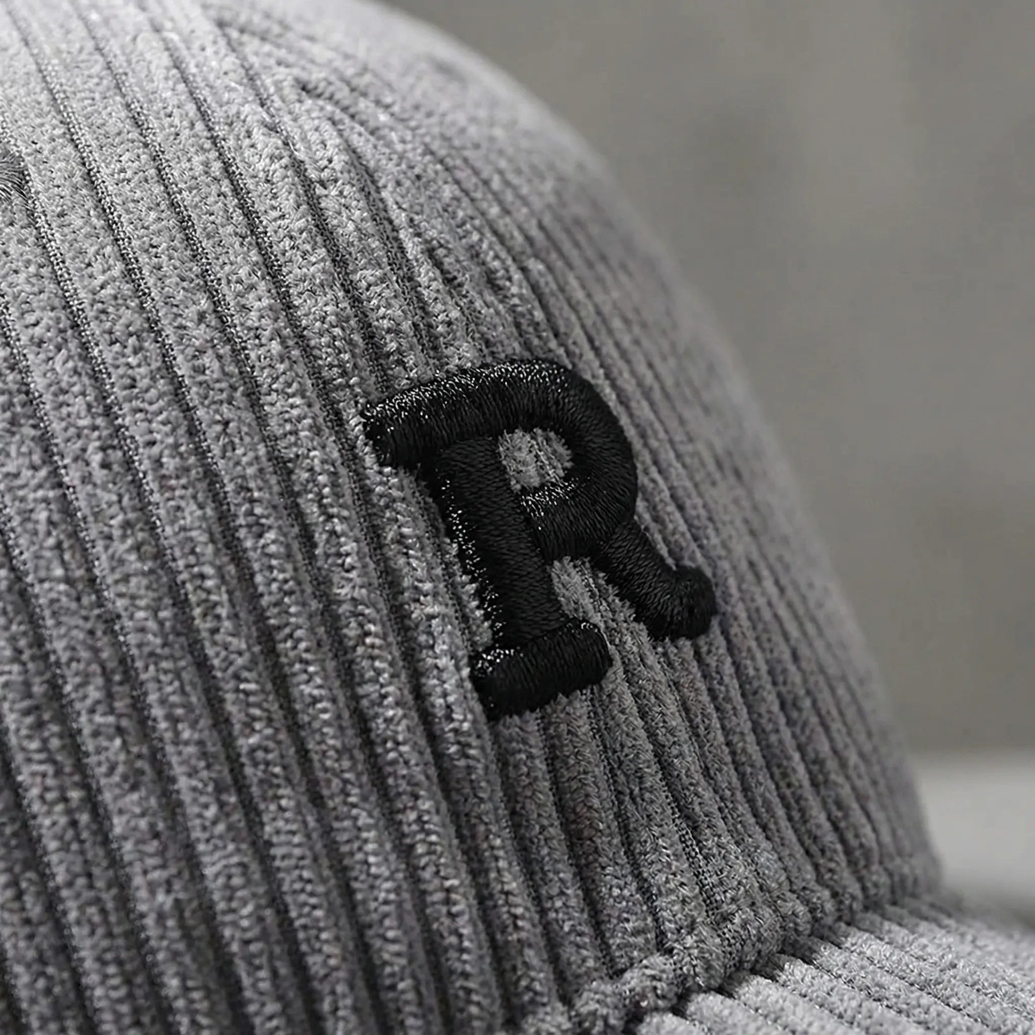 Structured baseball cap with 3D embroidered letter, ribbed polyester