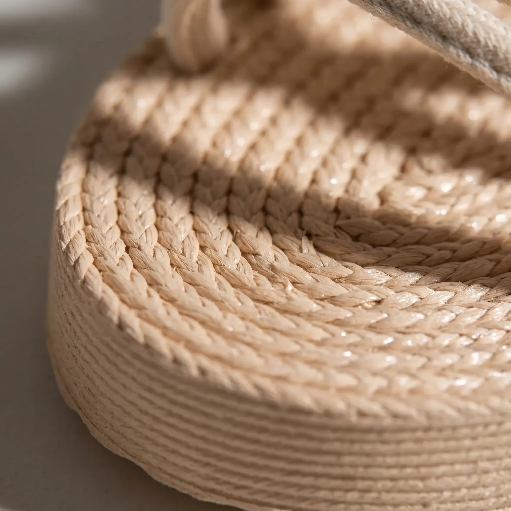 Flat strappy sandals with lightweight sole and cross-over strap pattern