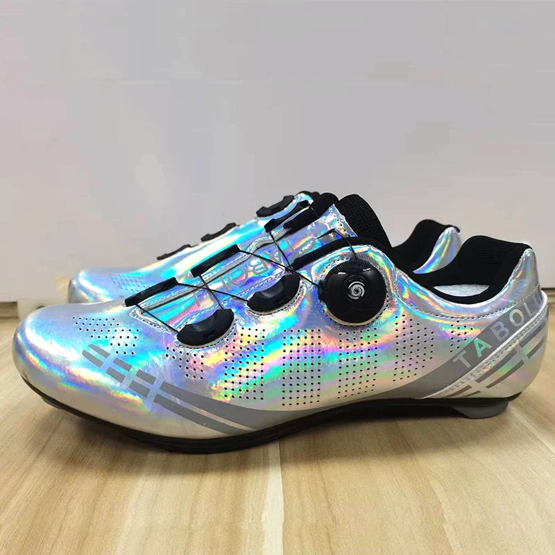 Road cycling shoe with dual rotary dial closure and self-locking cleat sole