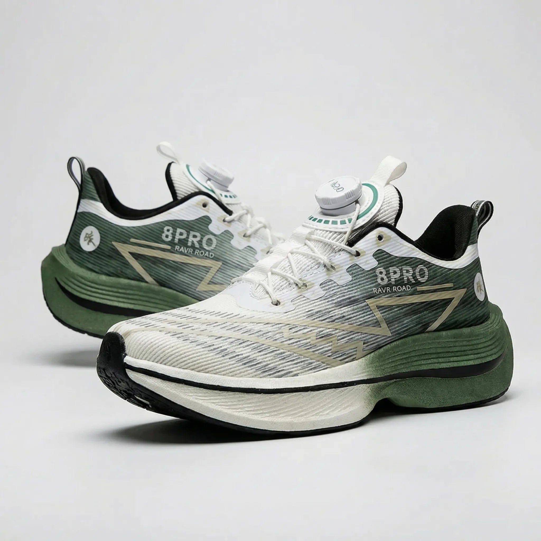 Lightweight road running sneakers with carbon board responsive sole