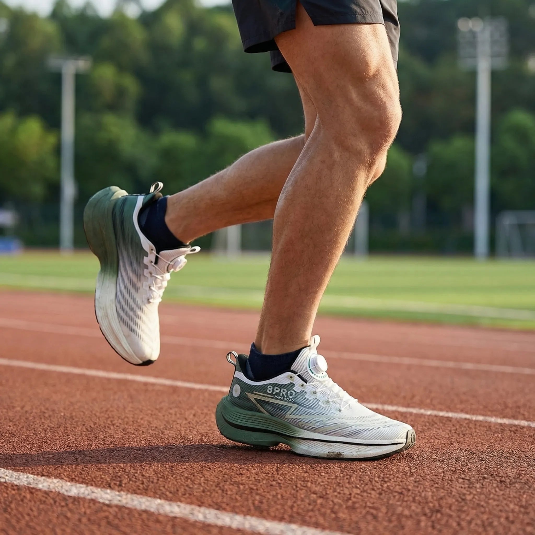 Lightweight road running sneakers with carbon board responsive sole